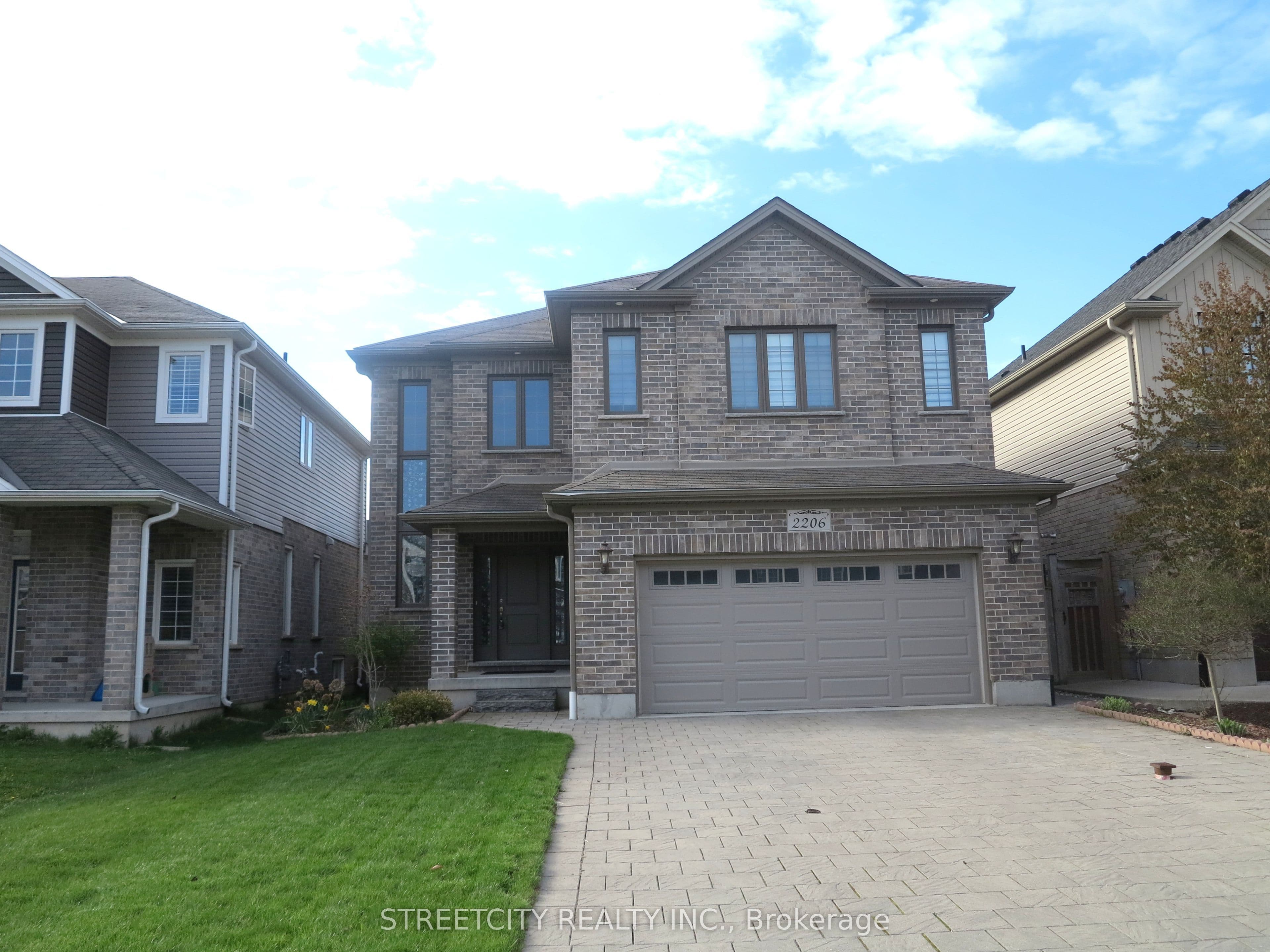 2206 SPRINGRIDGE Drive photo 1