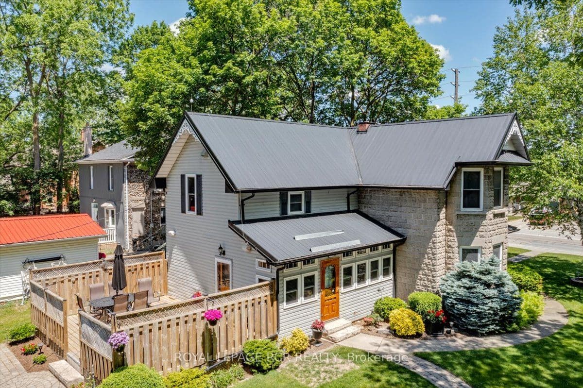 20314 Leslie Street photo 1