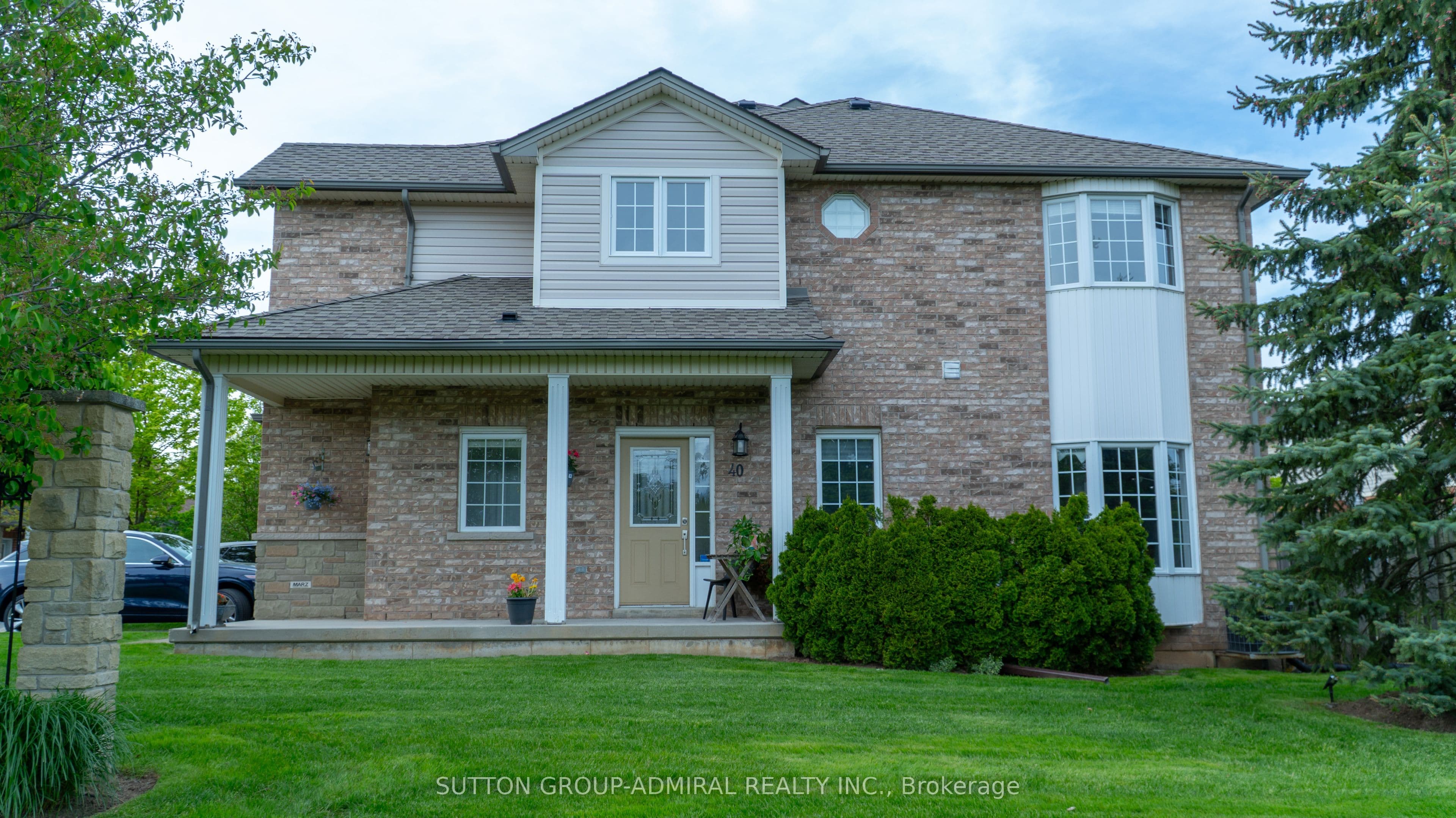 Unit 40 232 Stonehenge Drive photo 1