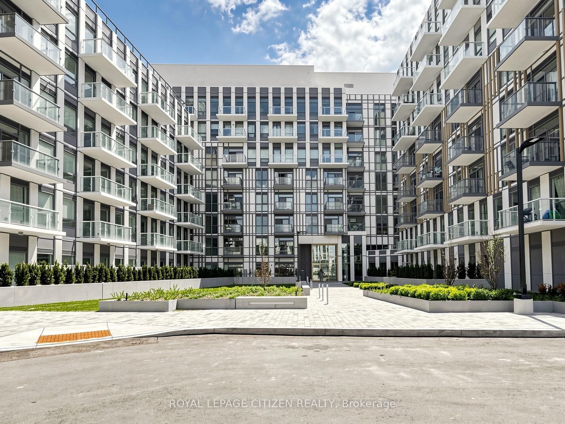 Unit 814 1005 Dundas Street photo 1