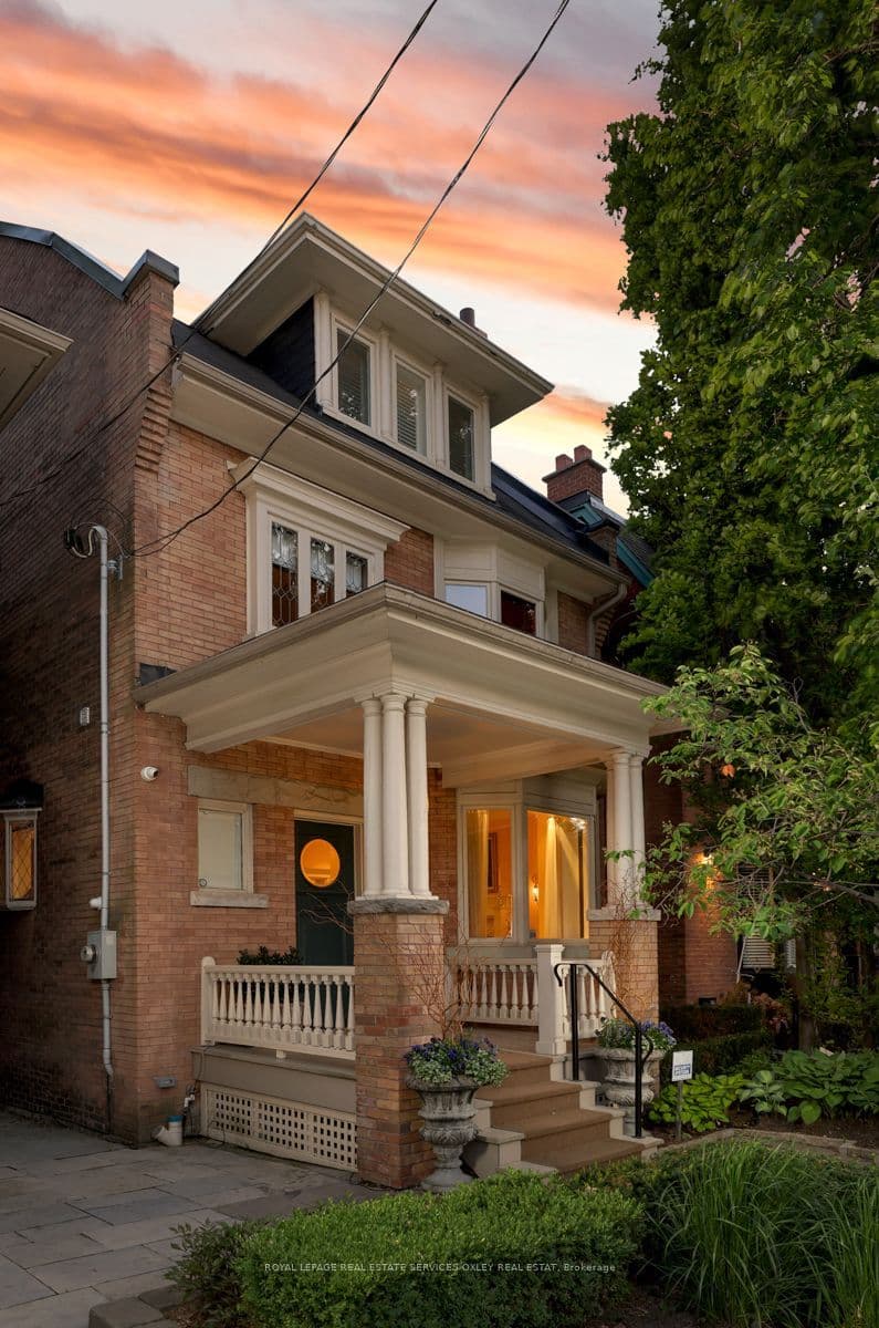 107 Roxborough Street photo 1