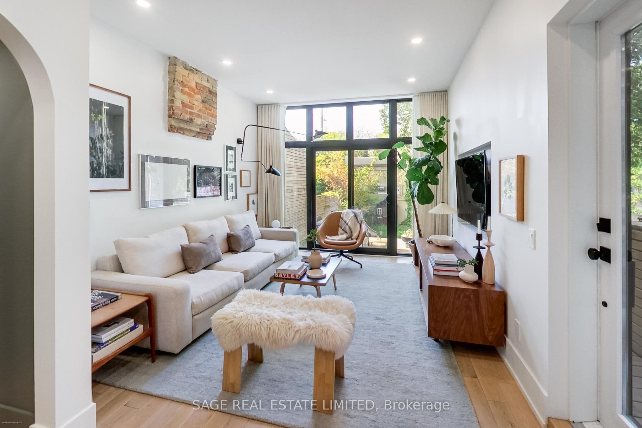 88 Galley Avenue photo 1