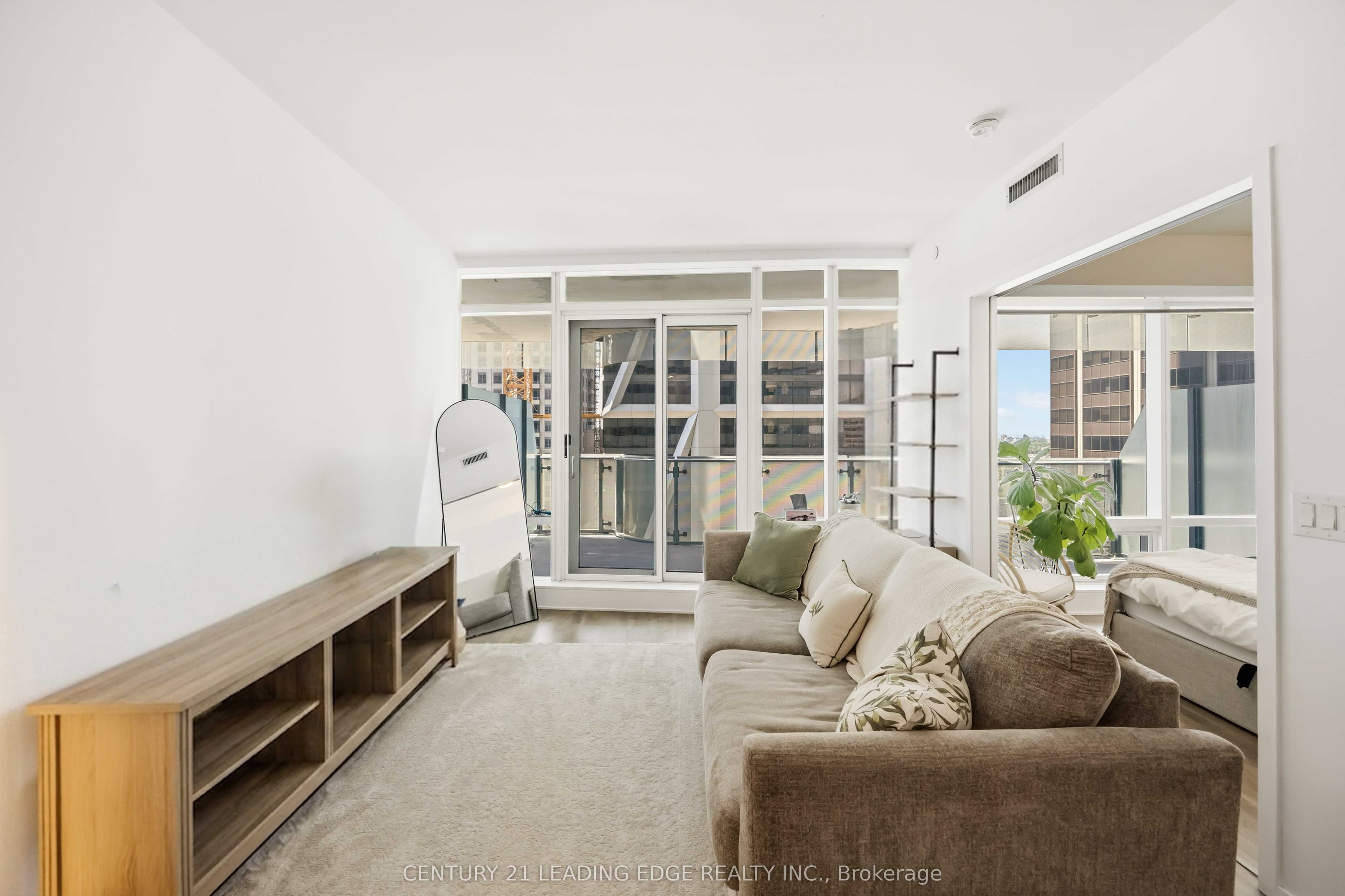 Unit 3308 1 Bloor Street photo 1