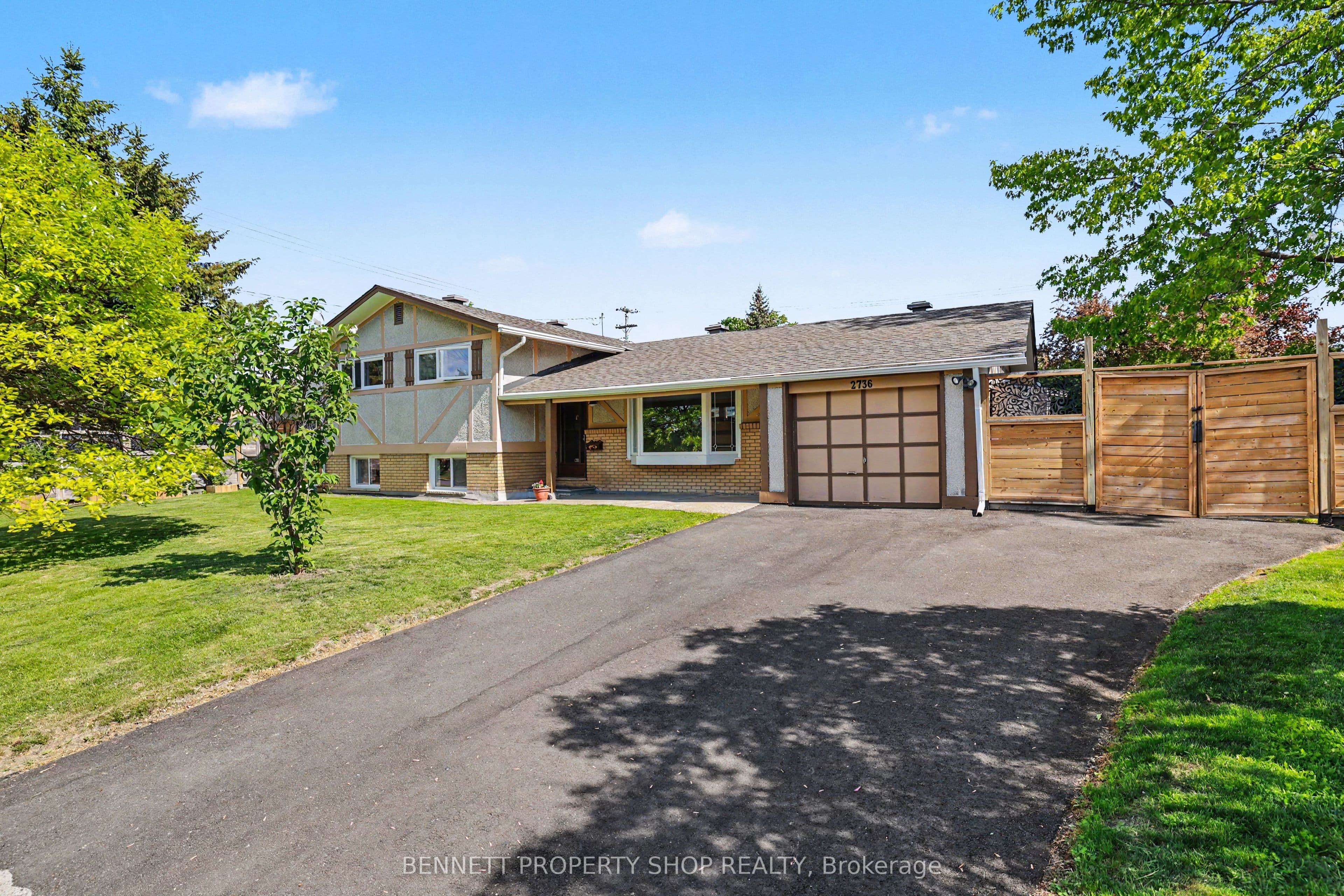 2736 Stone Crescent photo 1
