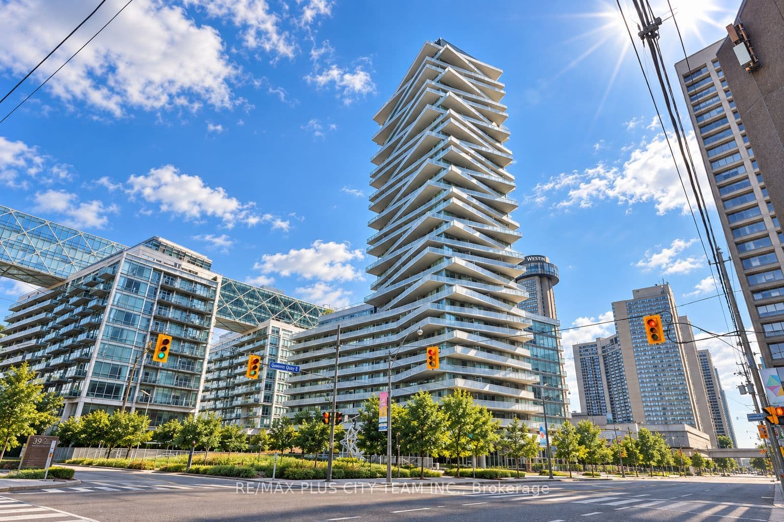 Unit 619 15 Queens Quay photo 1