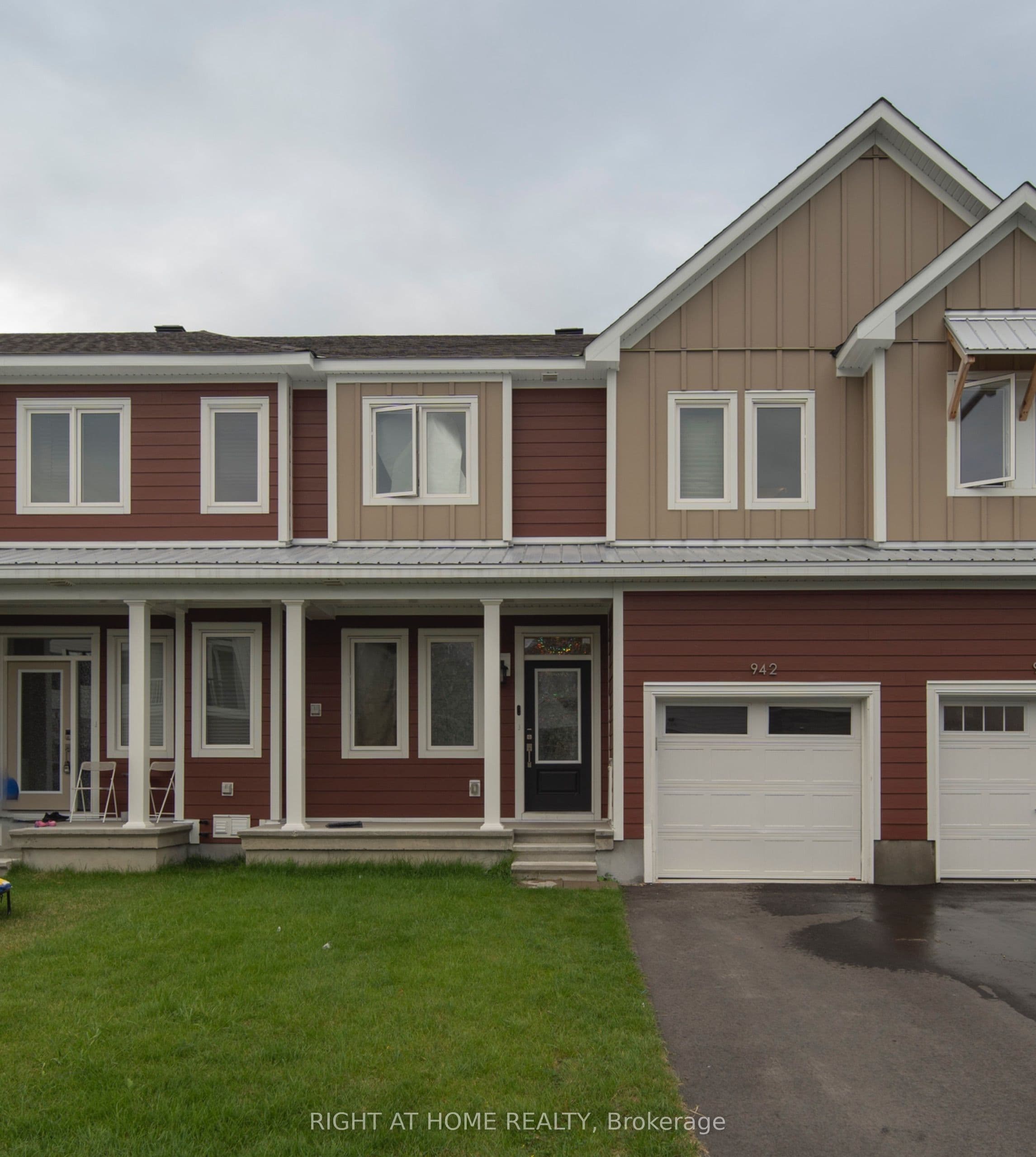 942 Seagrave Lane photo 1