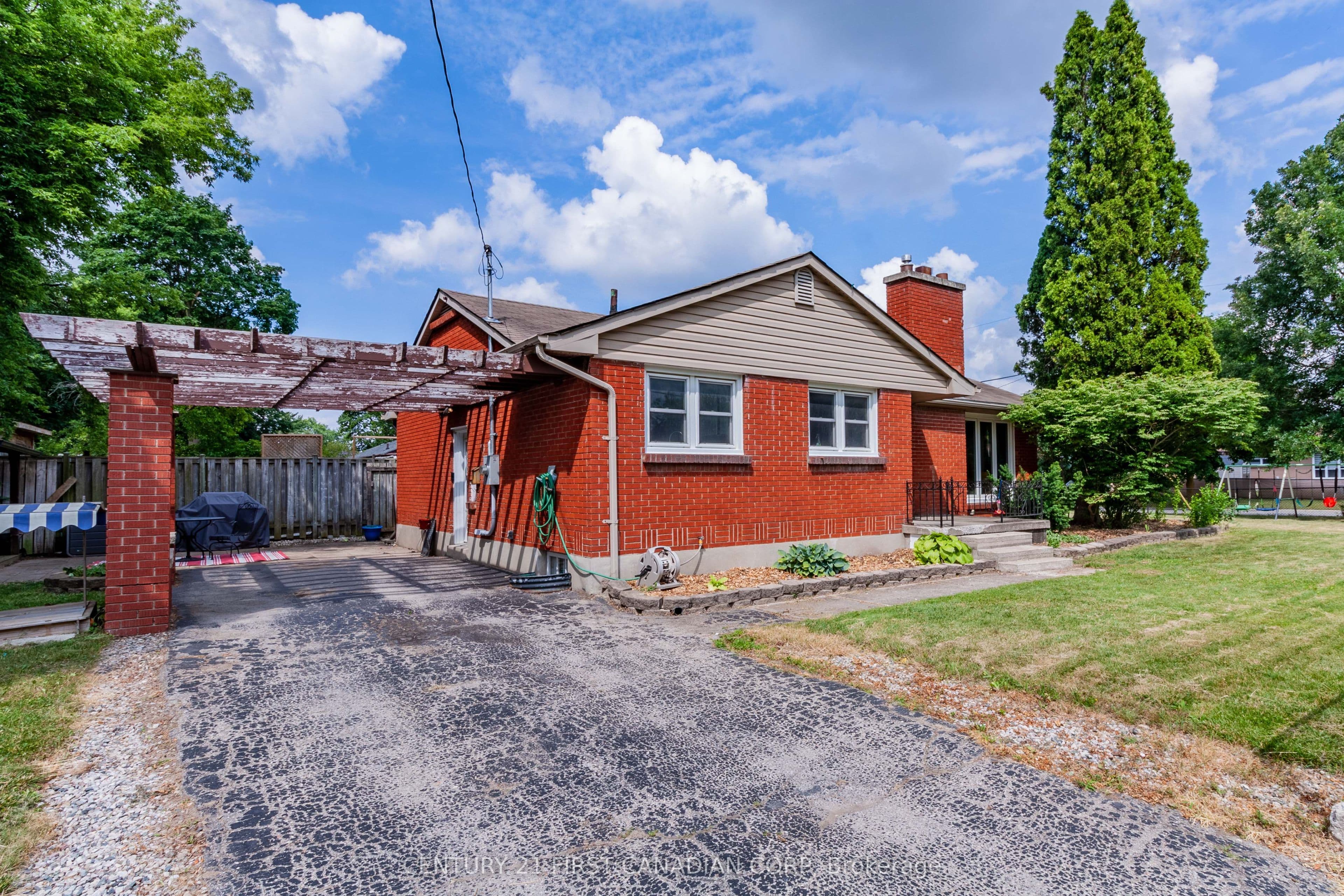 1721 Moffatt Avenue photo 1