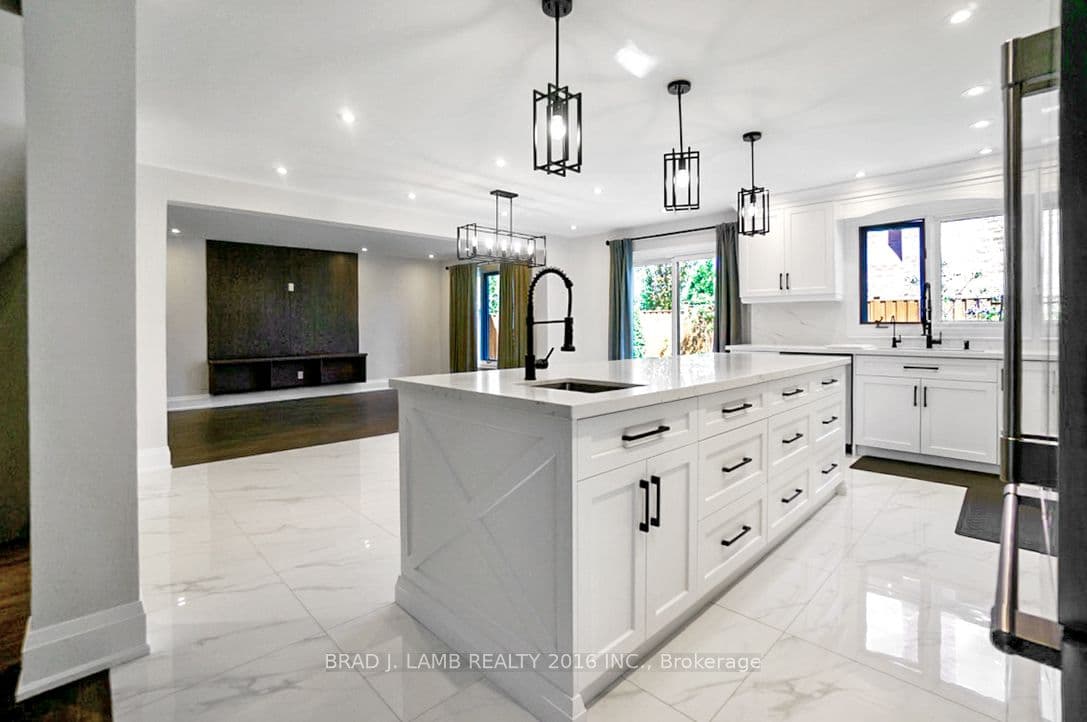 62 Royal Garden Boulevard photo 1