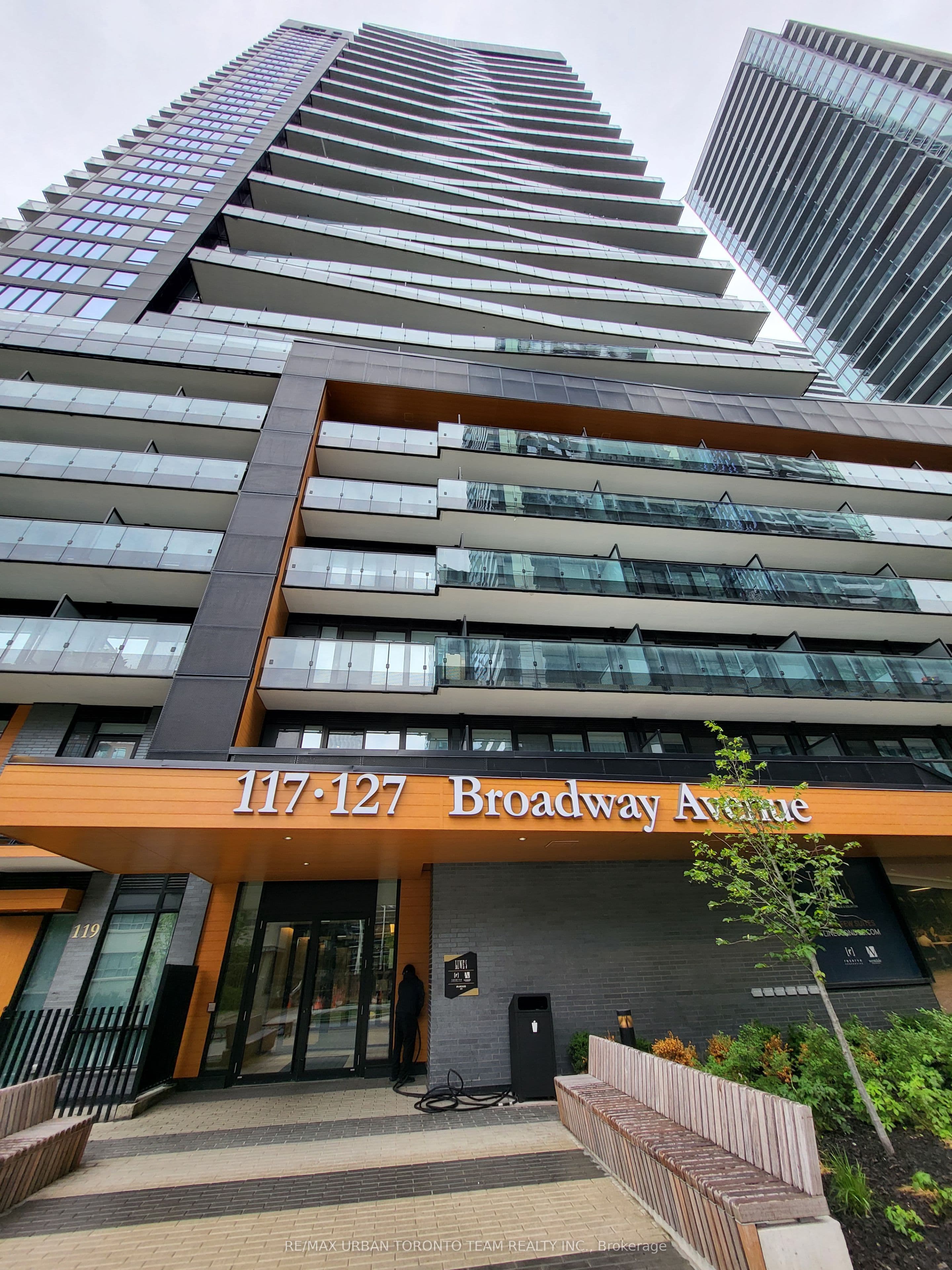 Unit 3902 (UPH-02) 127 Broadway Avenue photo 1