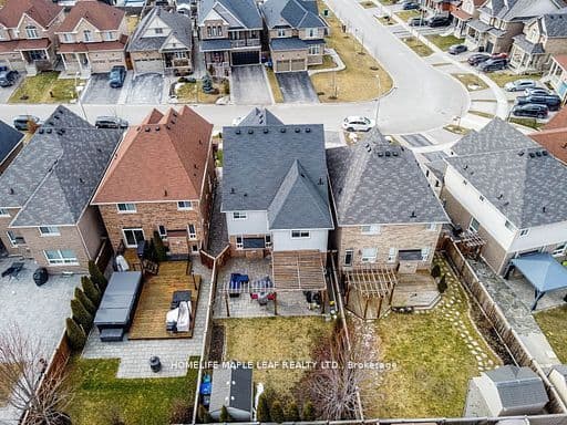 47 Hawke Crescent photo 1