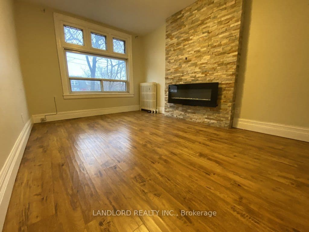 Unit Upper 412 Dovercourt Road photo 1