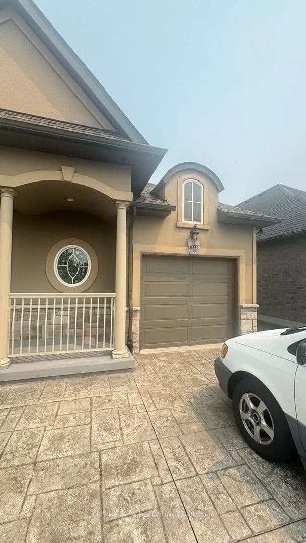 8446 Jennfer Crescent photo 1