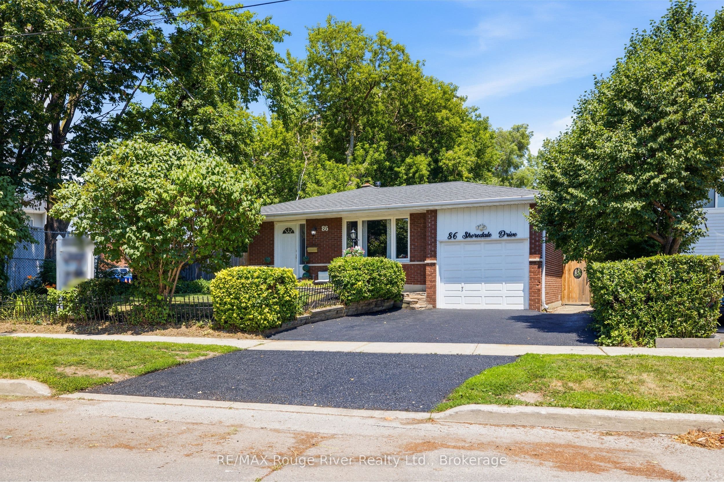 86 Shoredale Drive photo 1