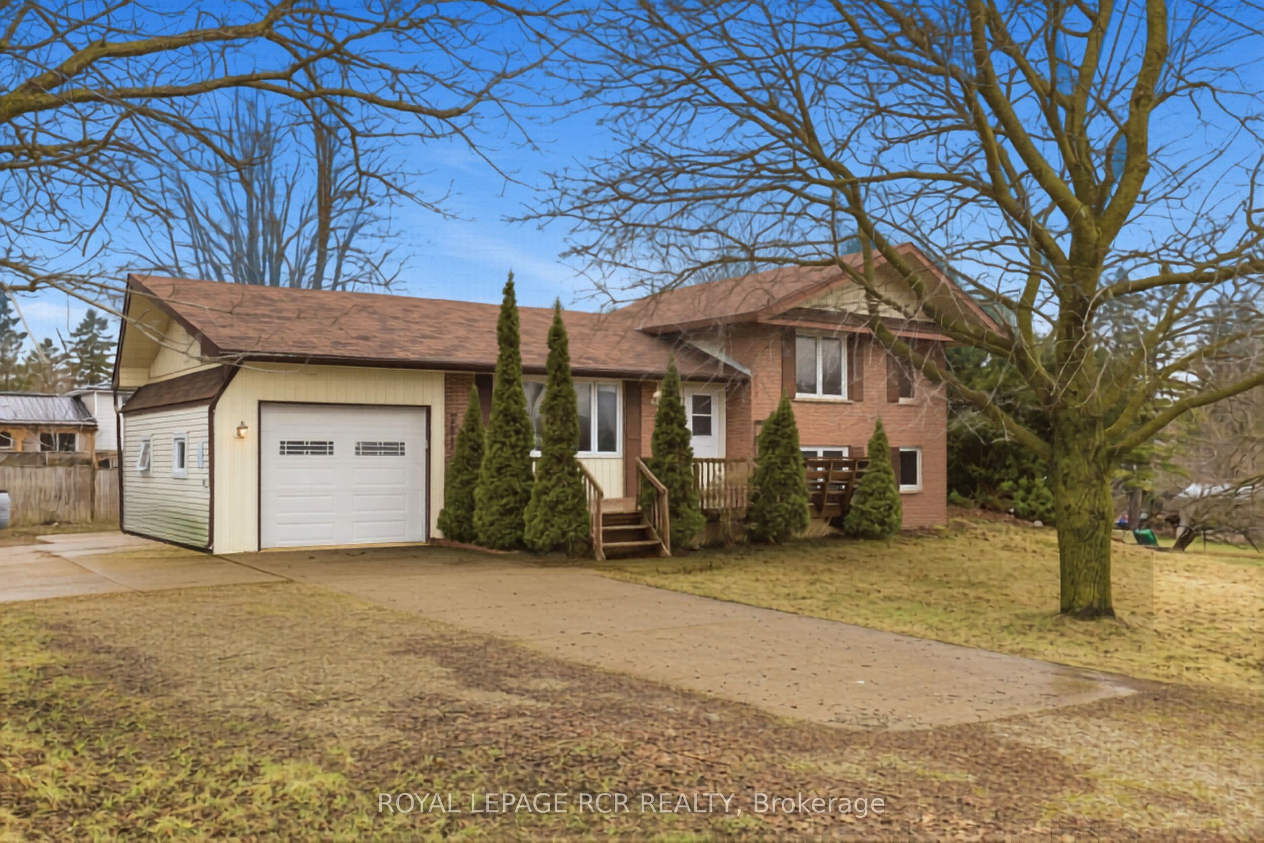 704 Owen Sound Street photo 1