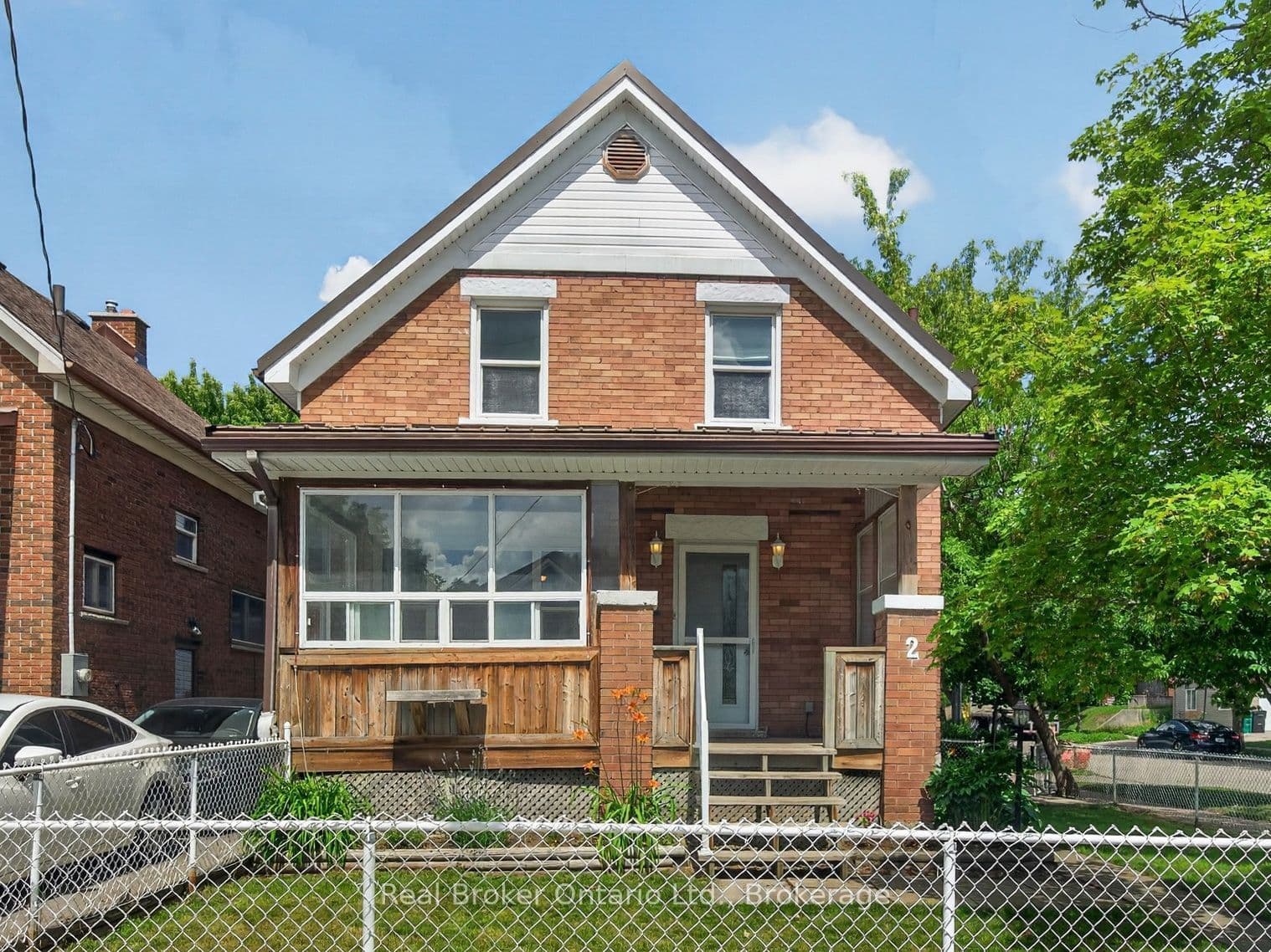 2 Herlan Avenue photo 1