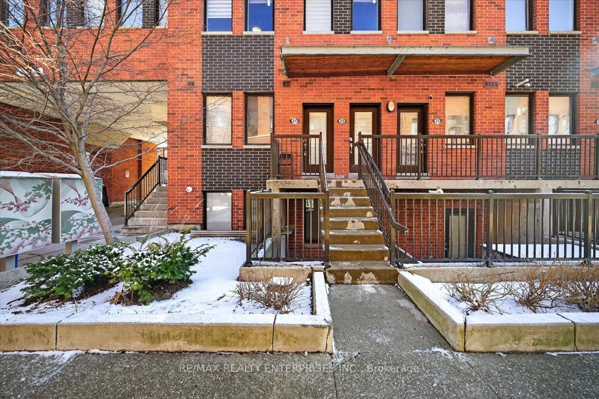 Unit 21 871 Wilson Avenue photo 1