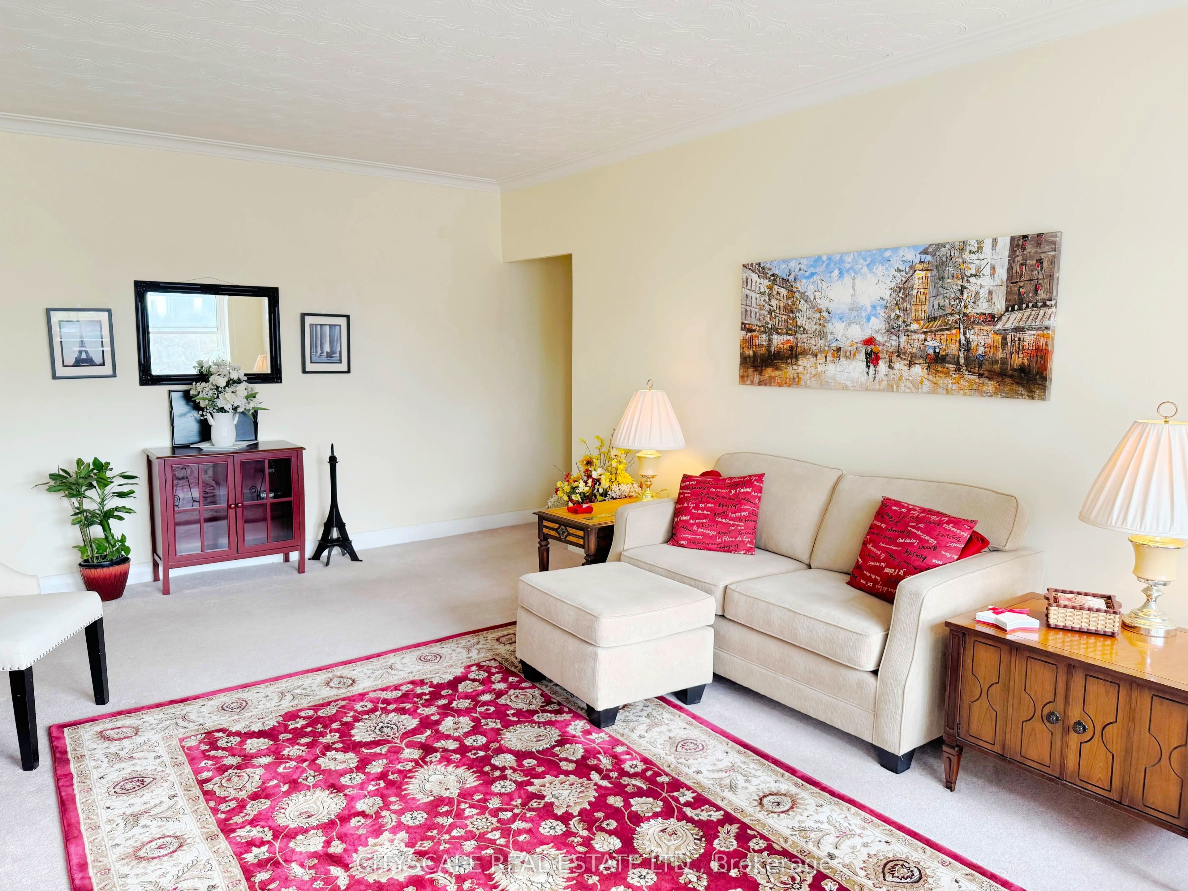 Unit 25 824 Brant Street photo 1