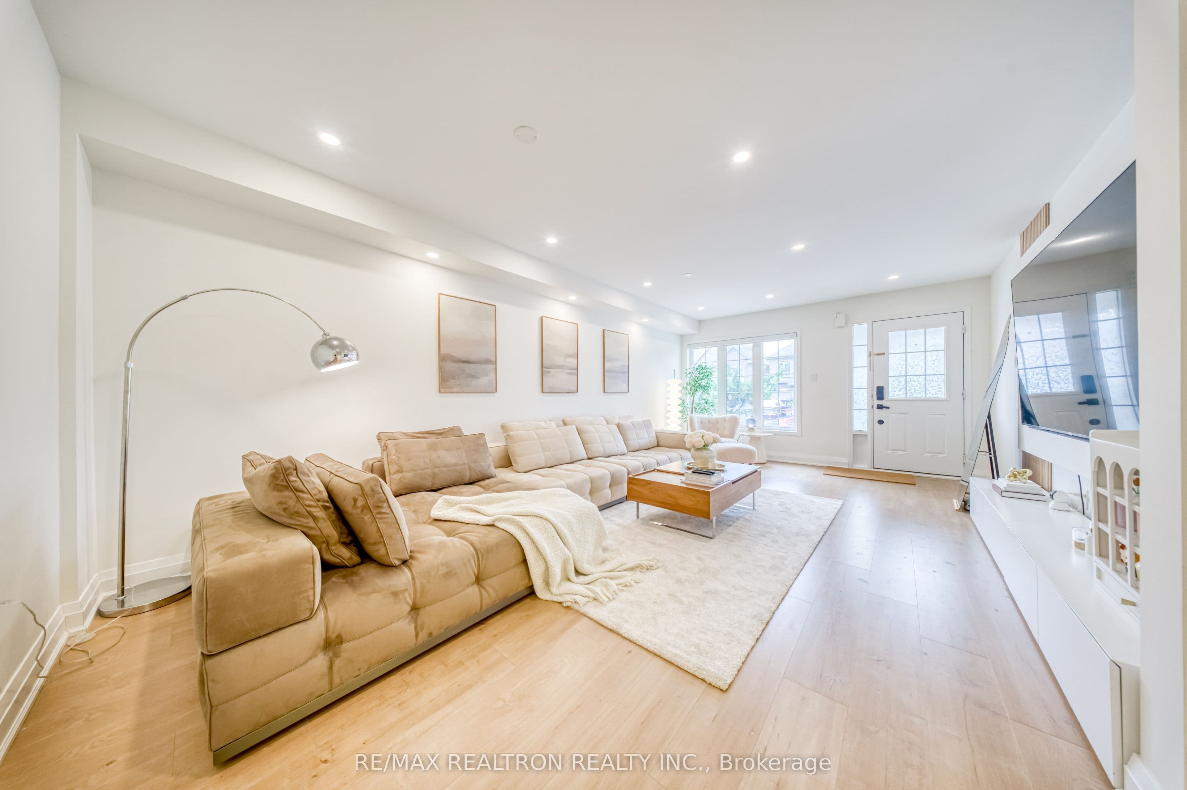 12 Quattro Avenue photo 1