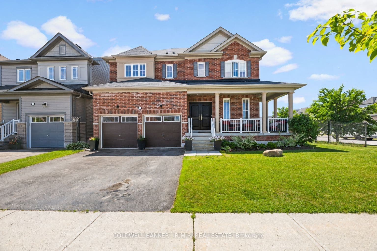 3 Don Hadden Crescent photo 1