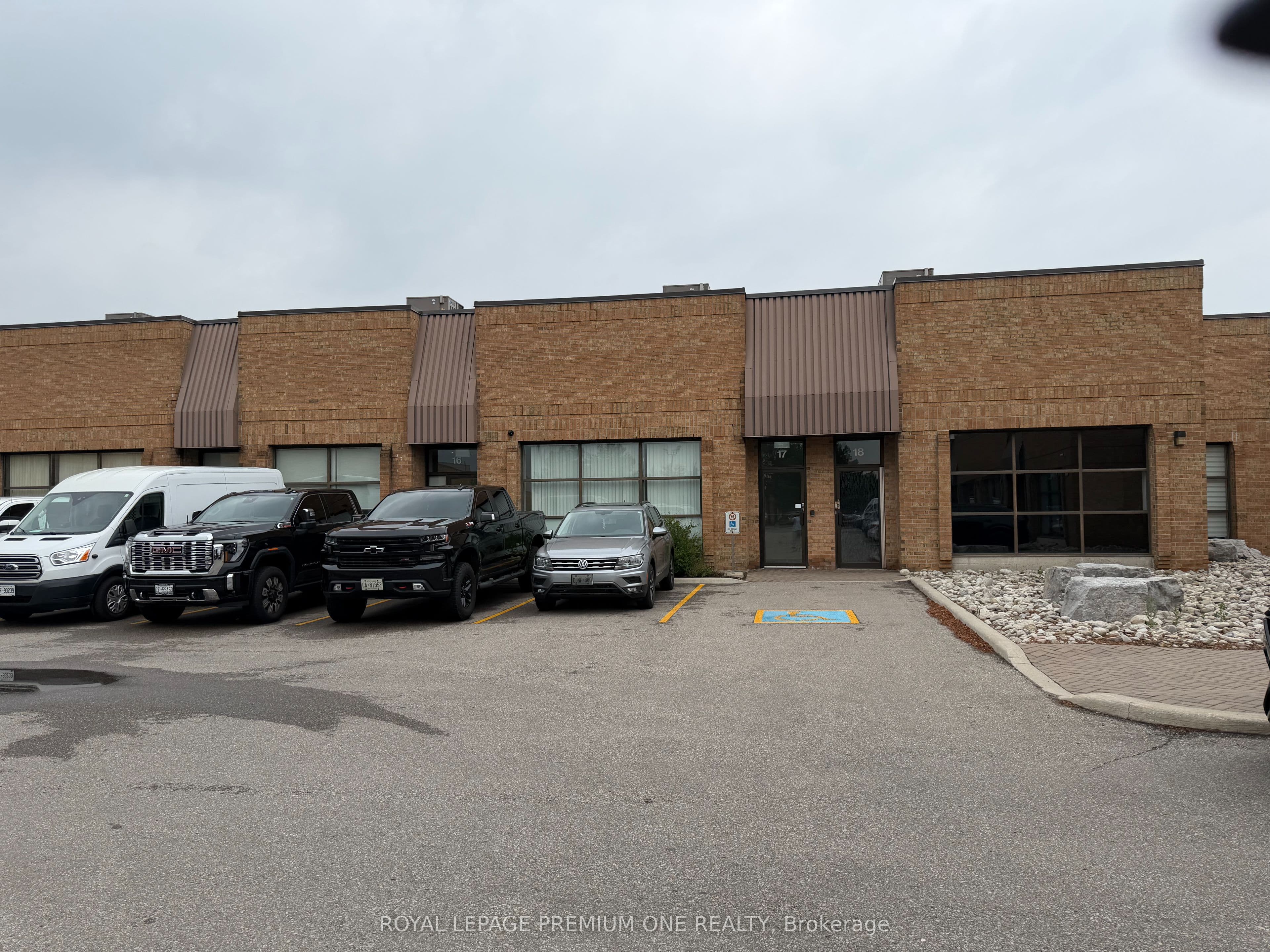 Unit 17 71 Marycroft Avenue photo 1