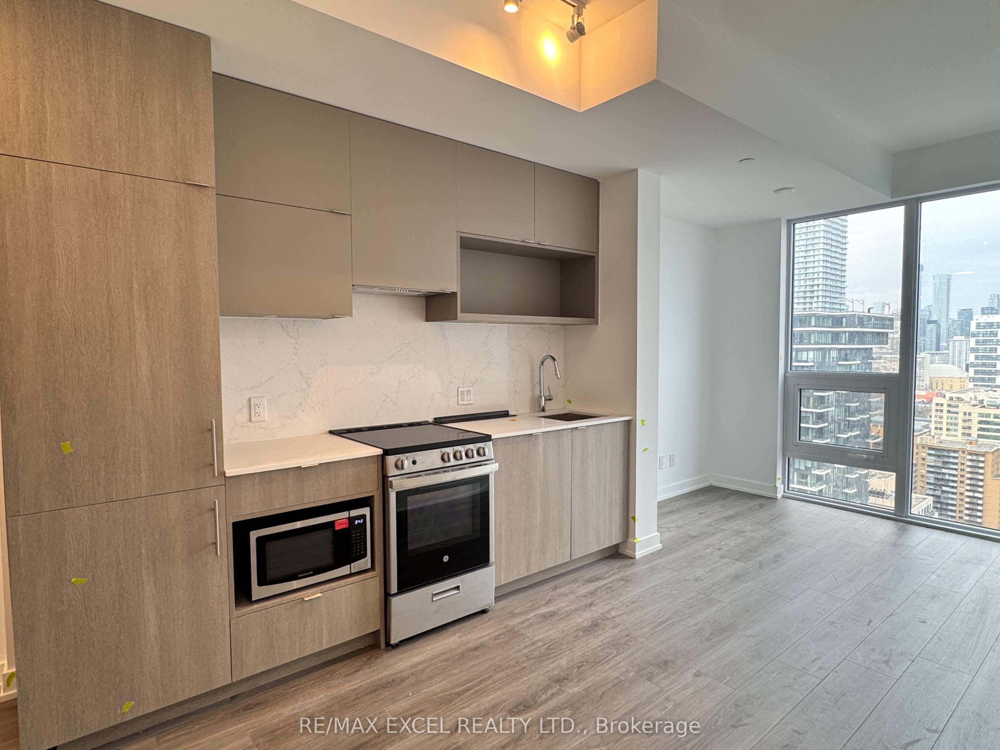 Unit 3512 100 Queen Street photo 1