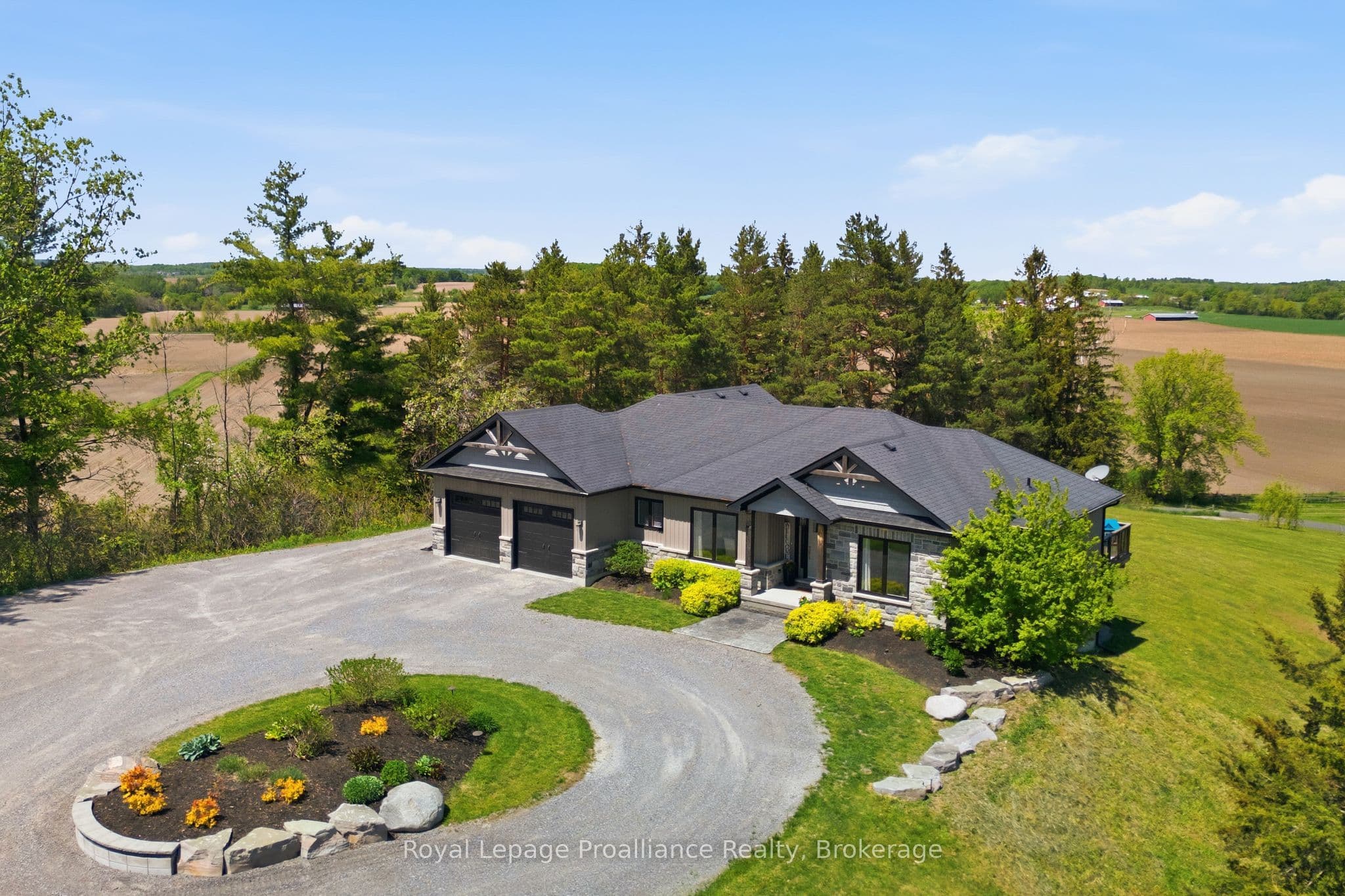 137 WINDWHISPER Drive photo 1