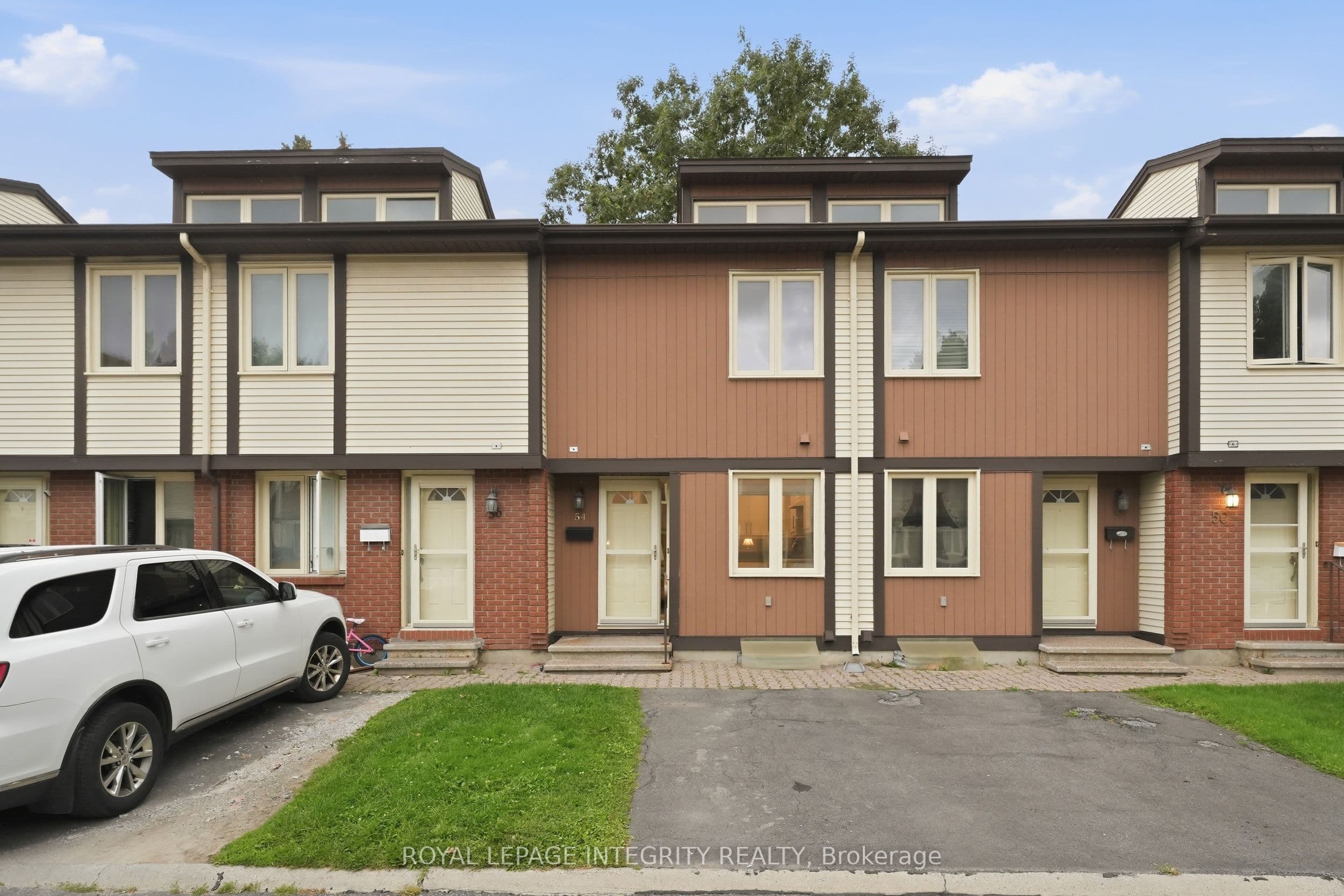 Unit 54 811 Connaught Avenue photo 1