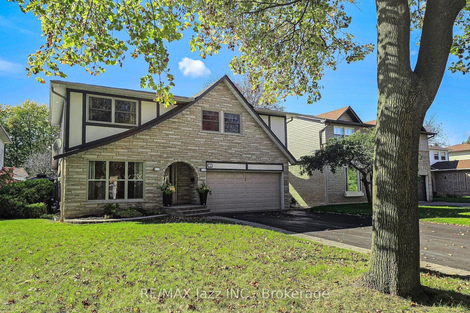 10 Trinity Crescent photo 1
