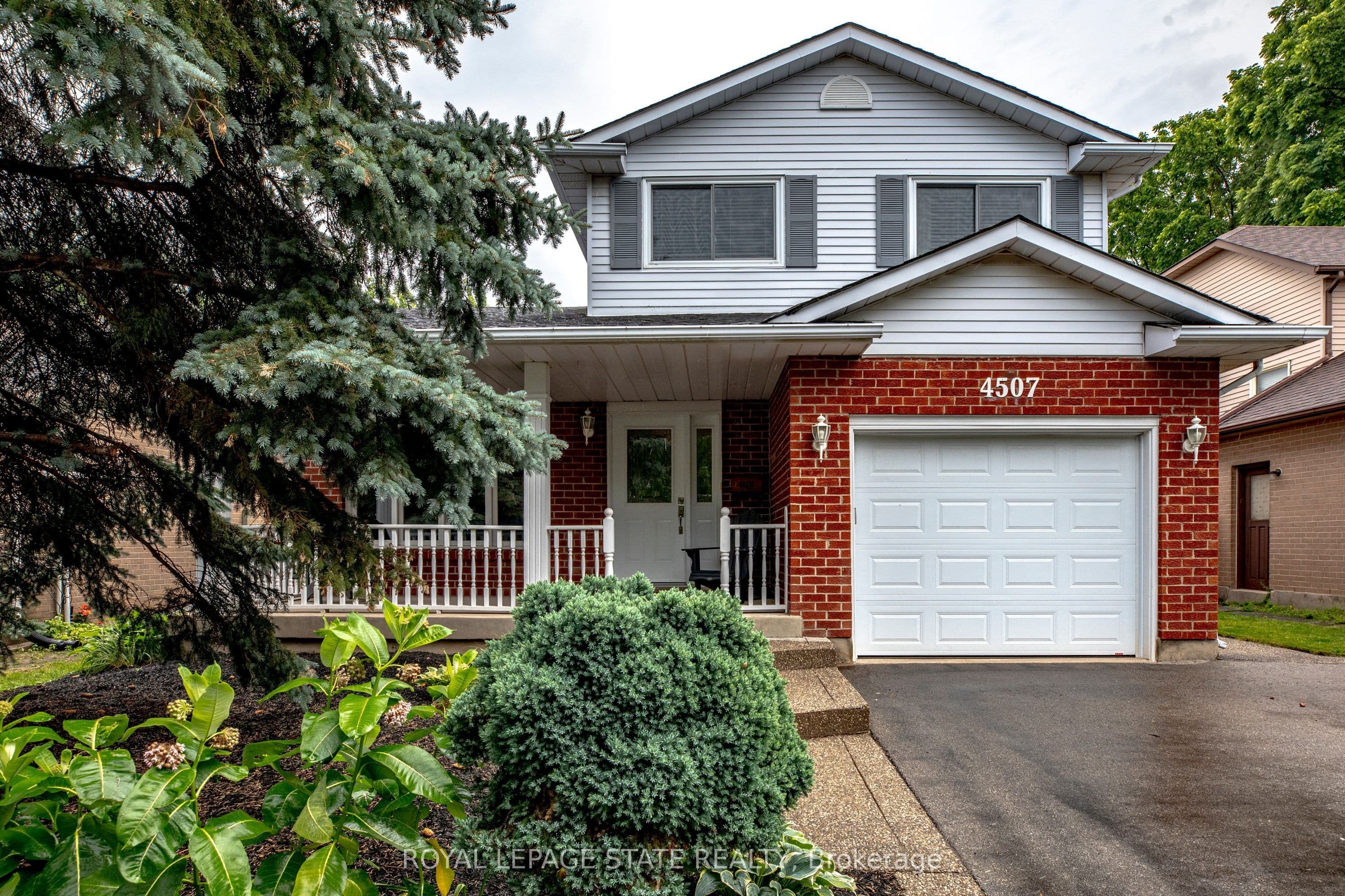 4507 Ivy Gardens Crescent photo 1