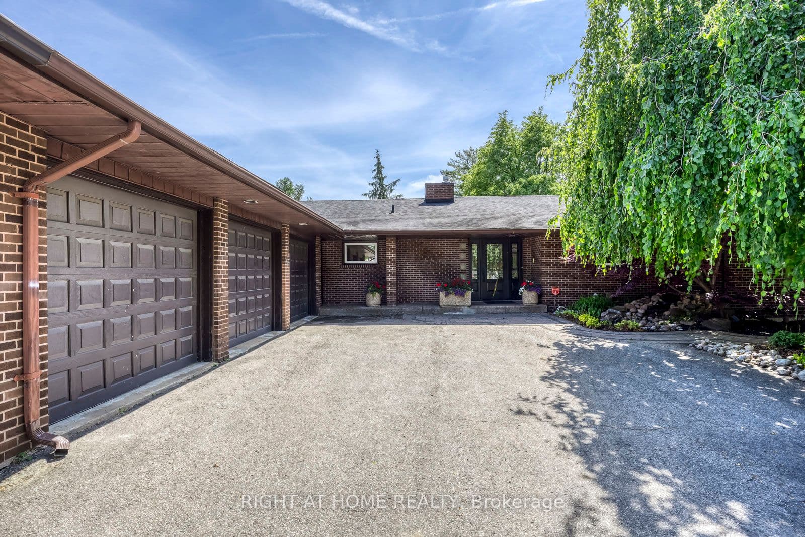 5290 Creditview Road photo 1