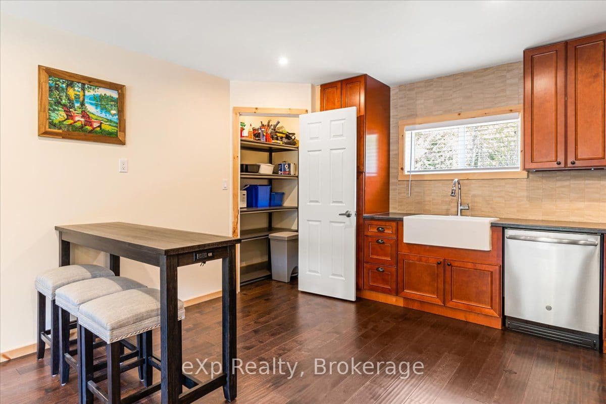 19 Murray Avenue photo 1