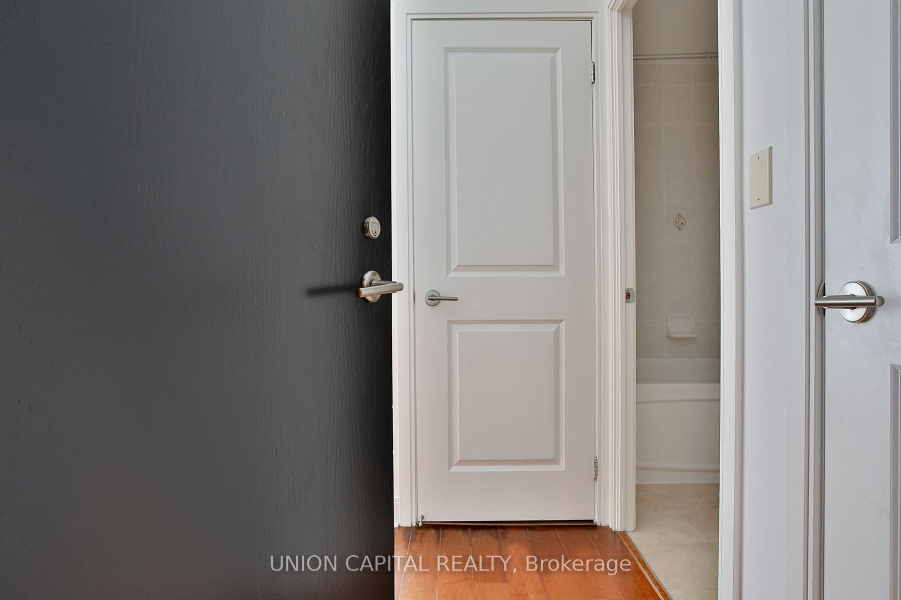Unit 1004 18 Yorkville Avenue photo 1
