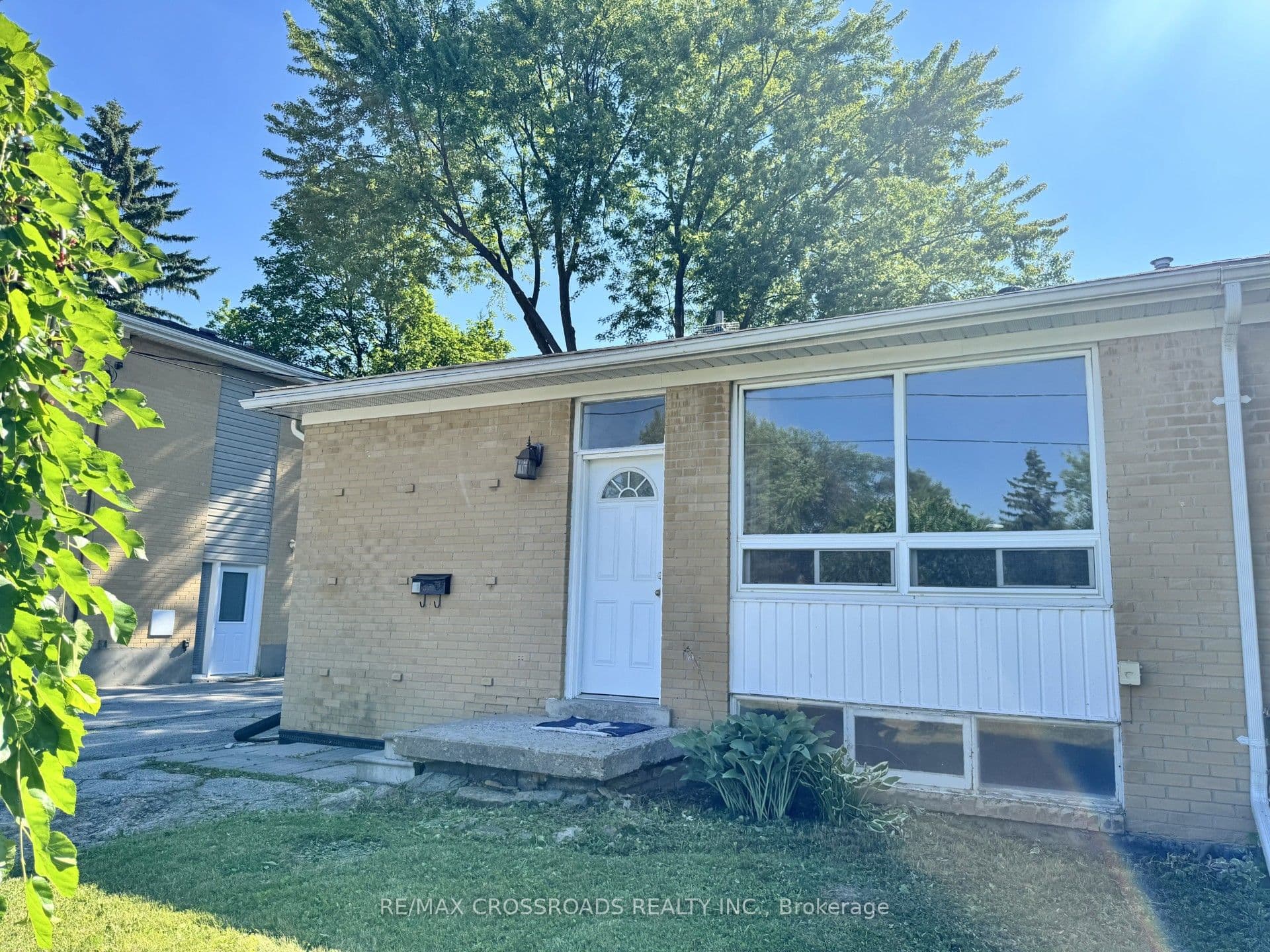 Unit Main 21 Davis Road photo 1