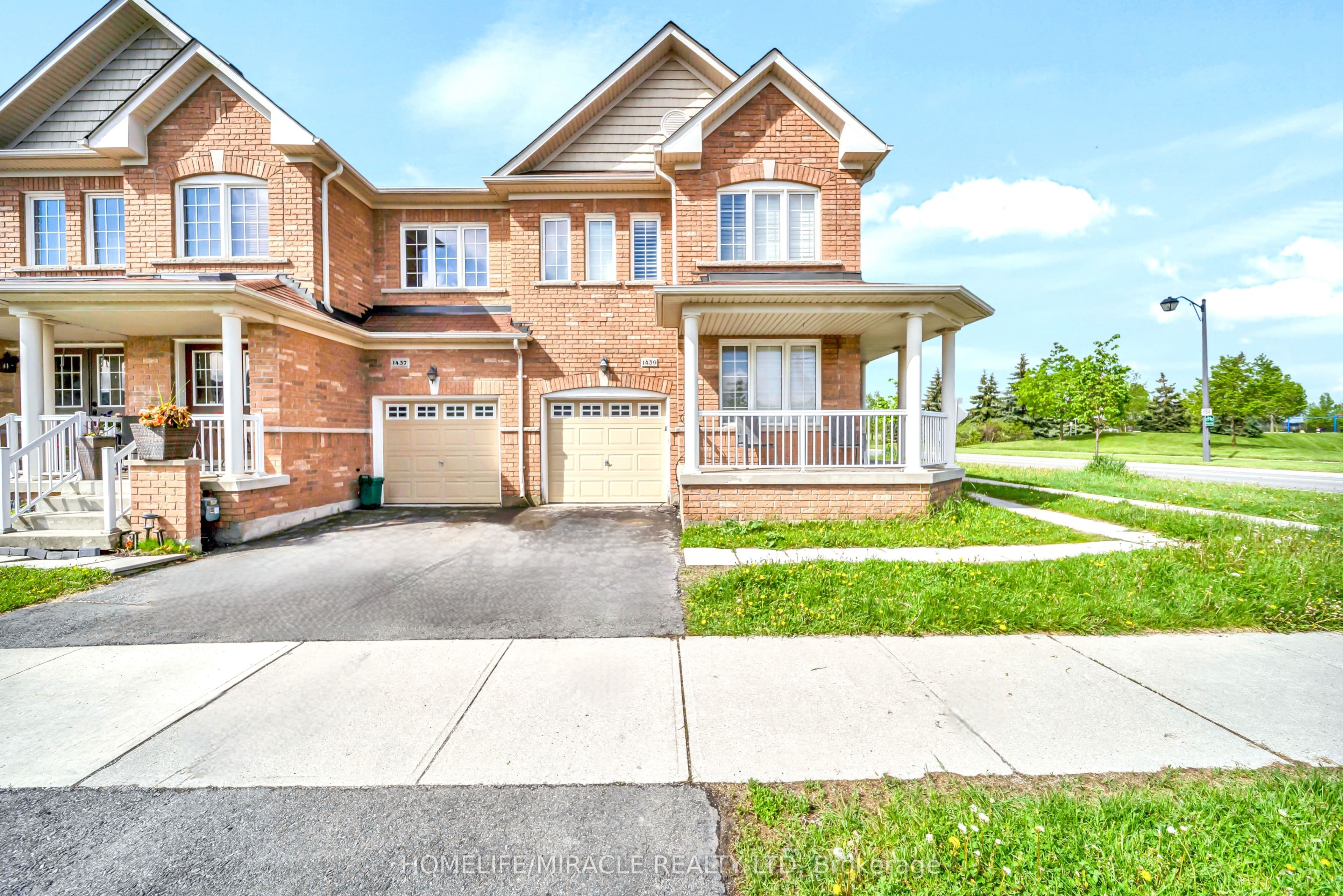 1439 Costigan Road photo 1