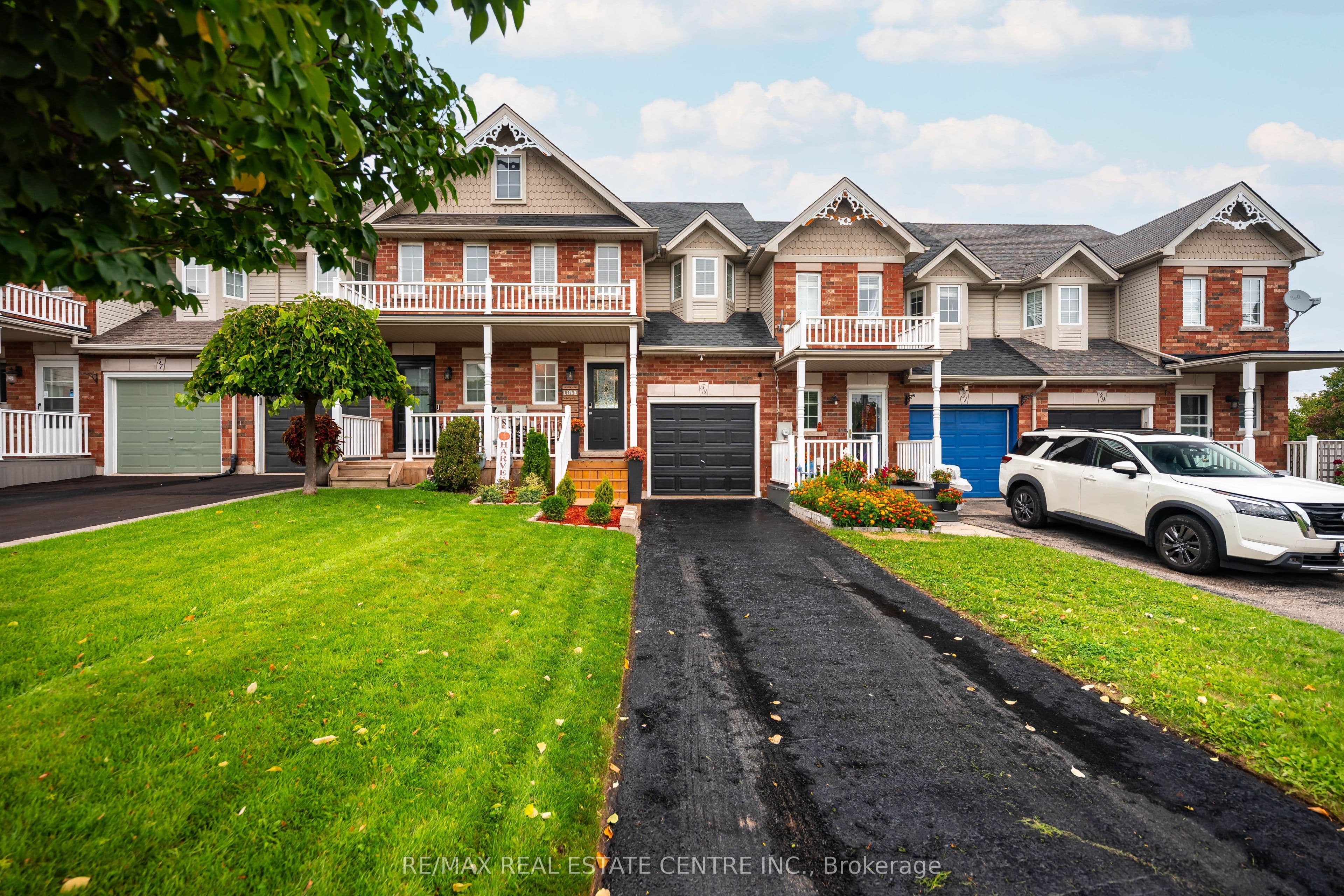 53 Benjamin Crescent photo 1