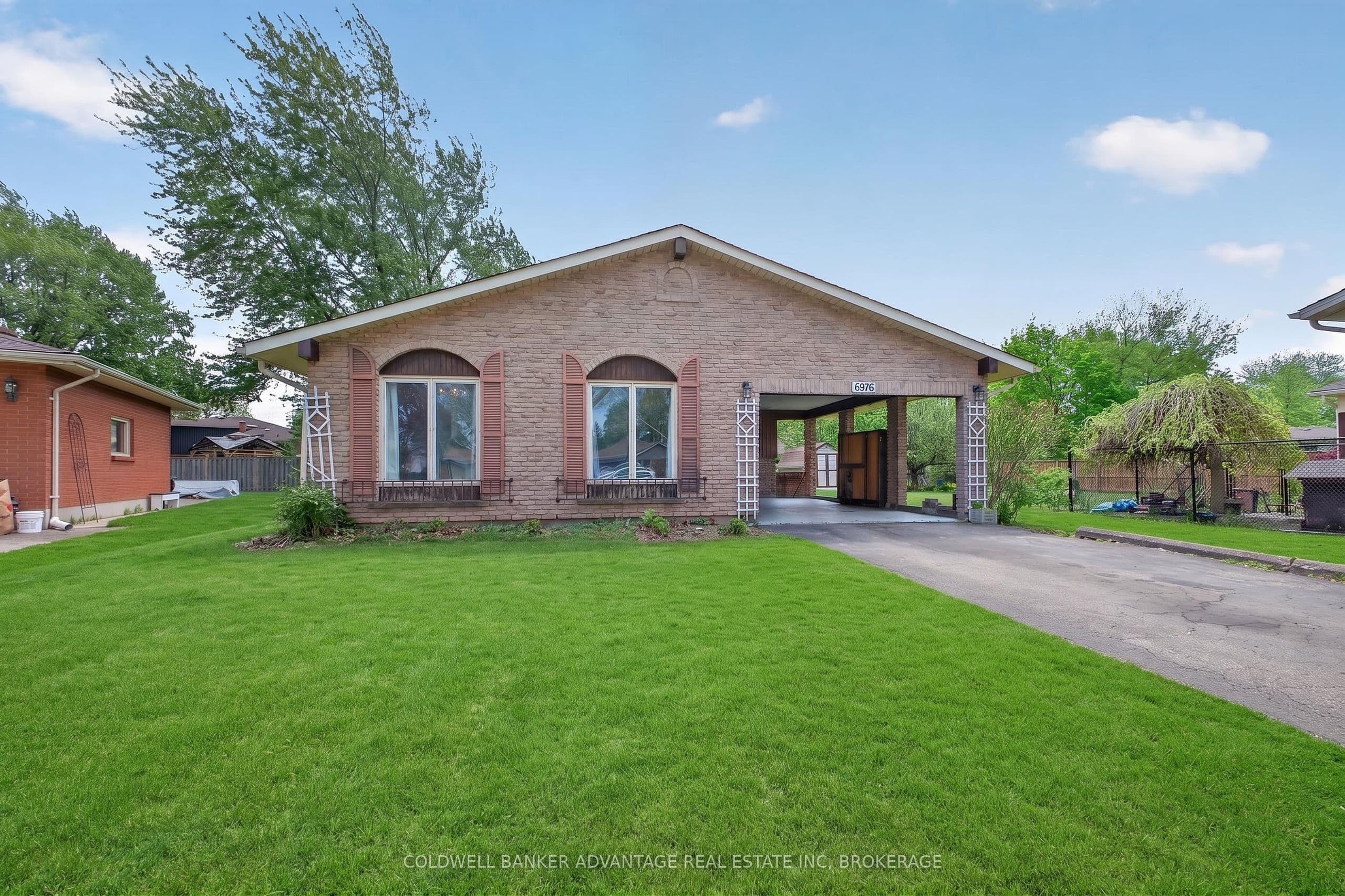 6976 ABBEY Circle photo 1