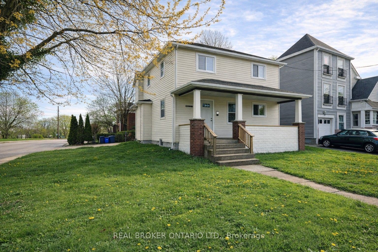 4394 ELLIS Street photo 1