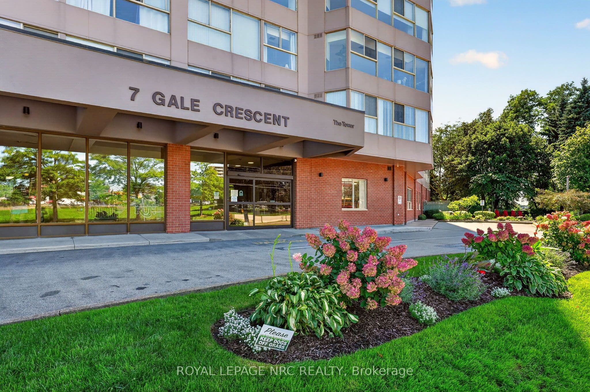 Unit 302 7 Gale Crescent photo 1