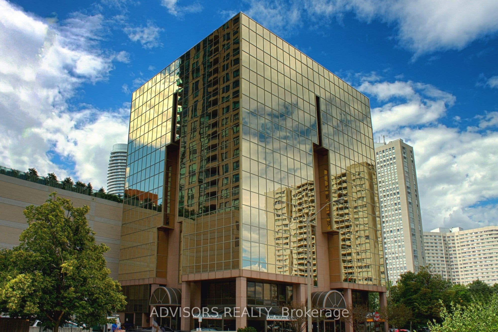 Unit 405 3660 Hurontario Street photo 1