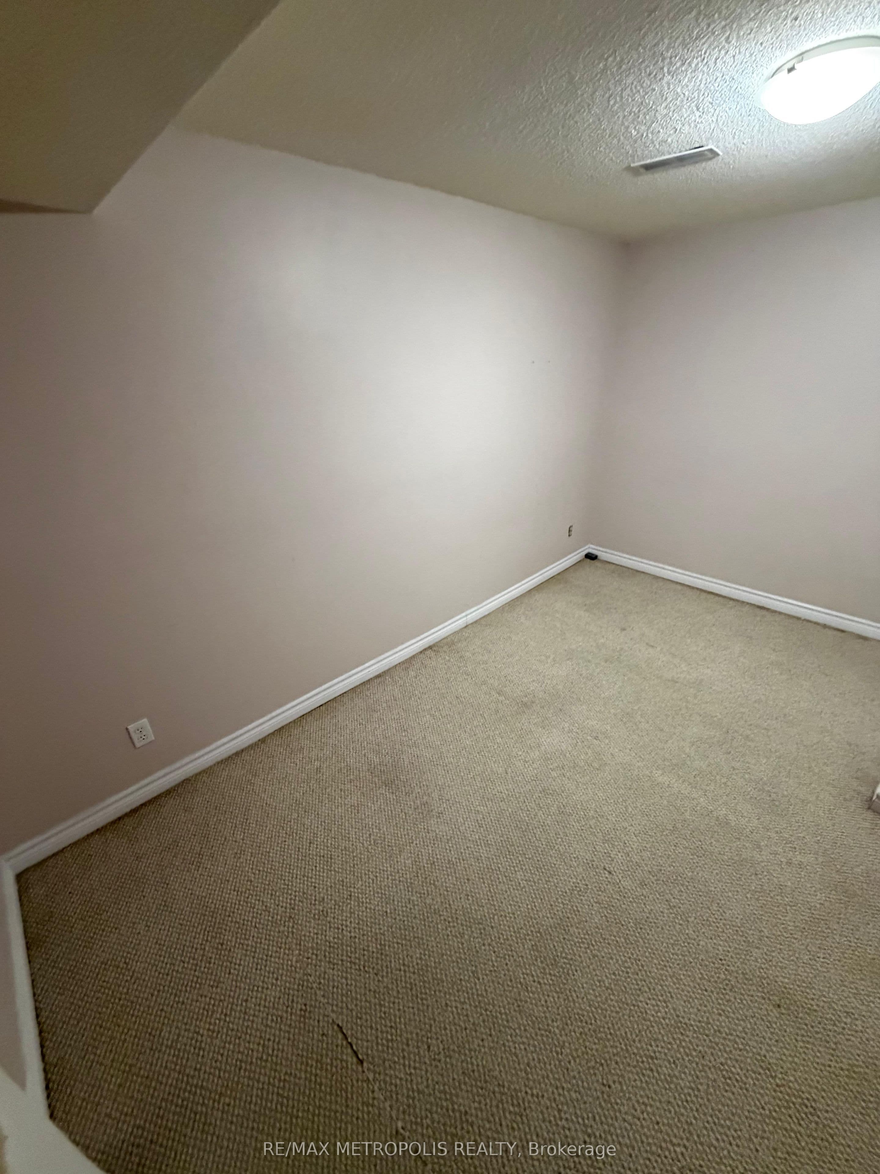 18 Carrick Avenue photo 1