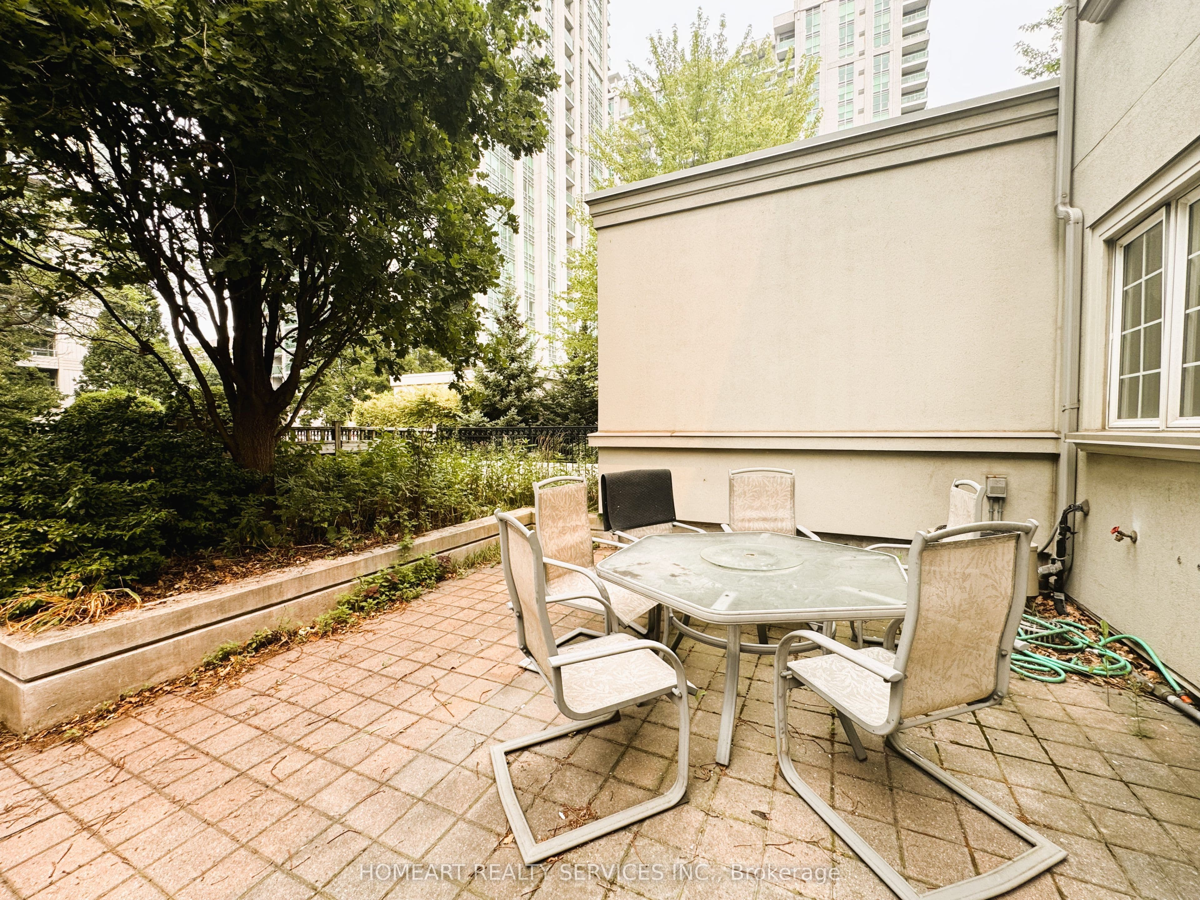 32 Glendora Avenue photo 1