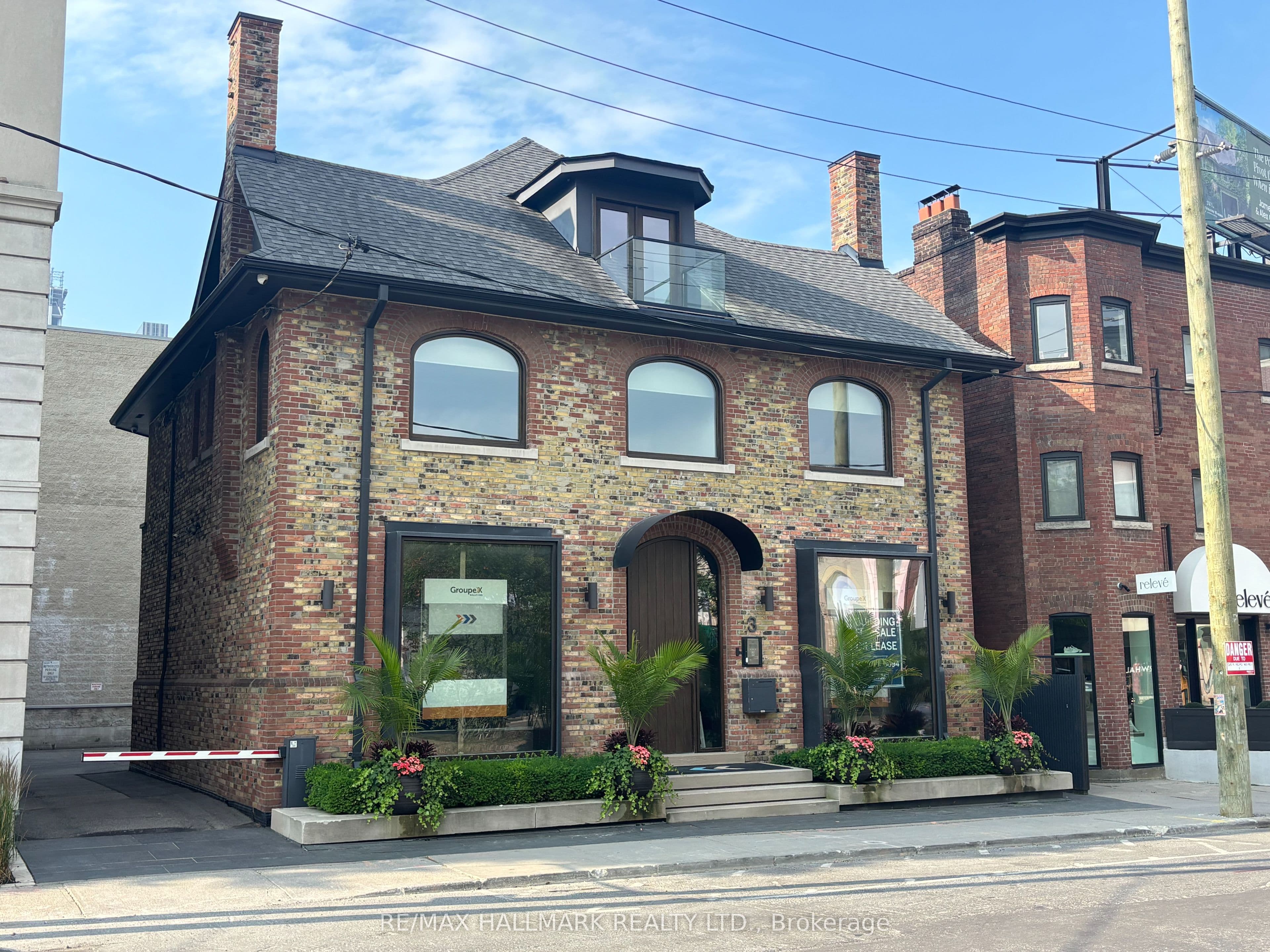 3 Rowanwood Avenue photo 1