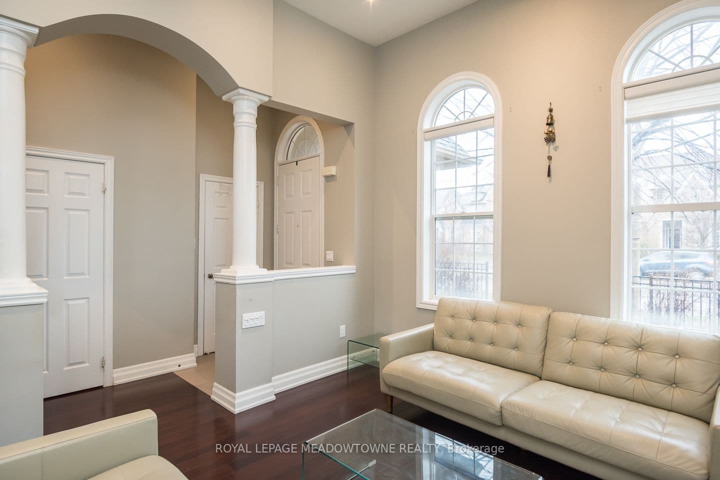 3486 Eglinton Avenue photo 1
