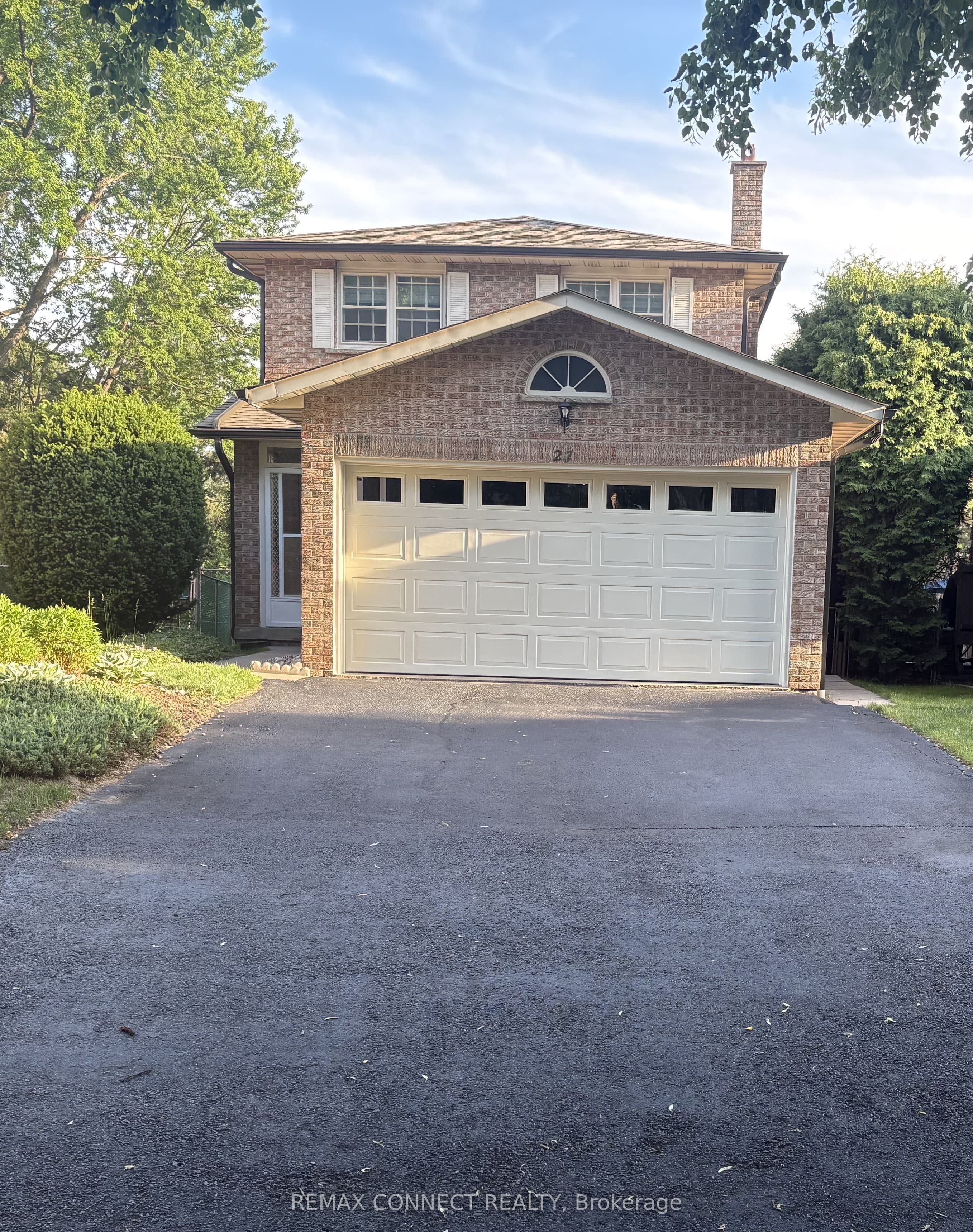 27 Radford Crescent photo 1