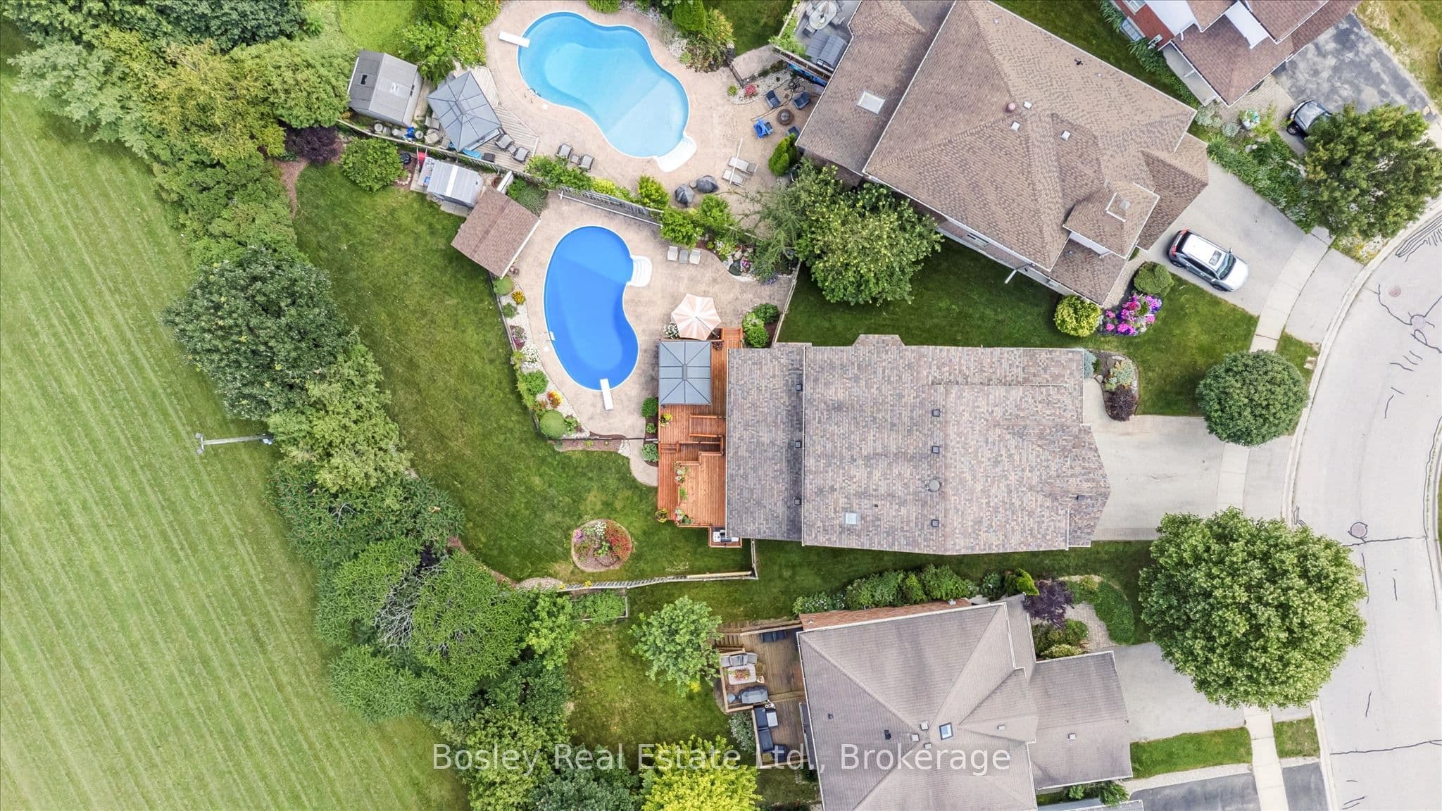 37 Munroe Crescent photo 1