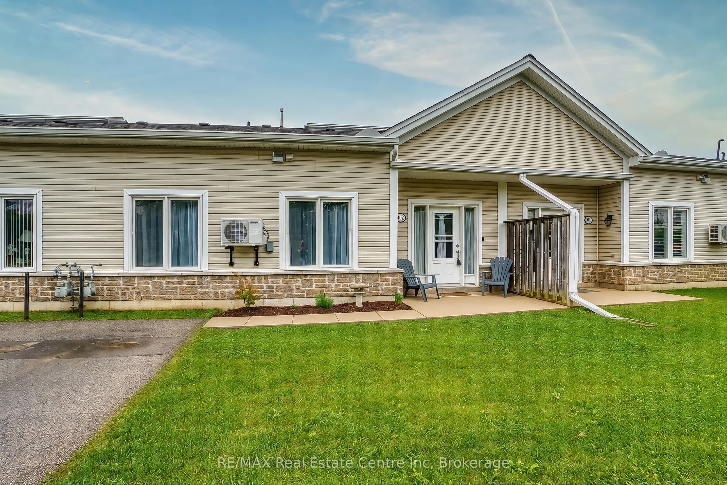 760 Woodhill Drive photo 1