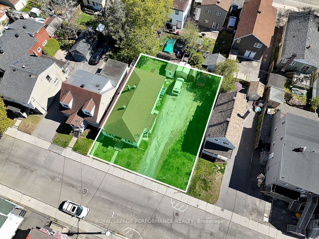 228 Carillon Street photo 1