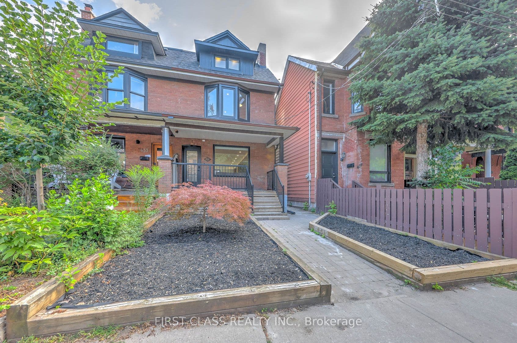 431 Roxton Road photo 1