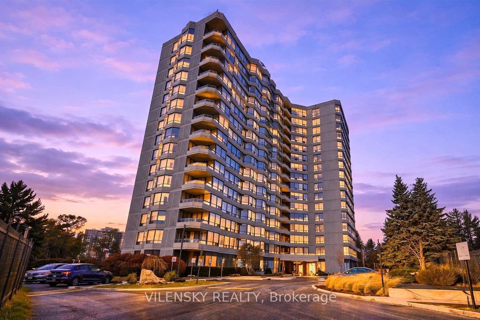 Unit 214 7460 Bathurst Street photo 1