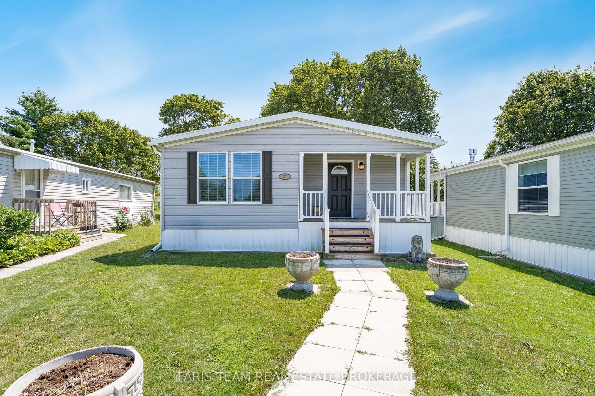 37 Hawthorne Drive photo 1